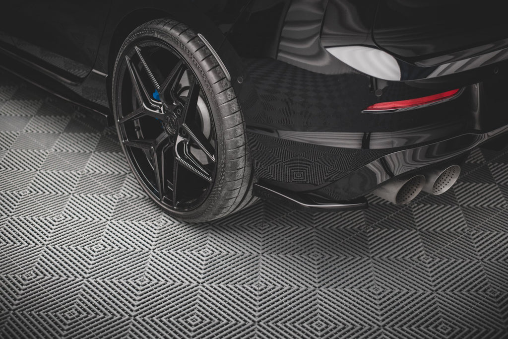 Takapuolen jakajat v.2 Volkswagen Golf R MK8: lle