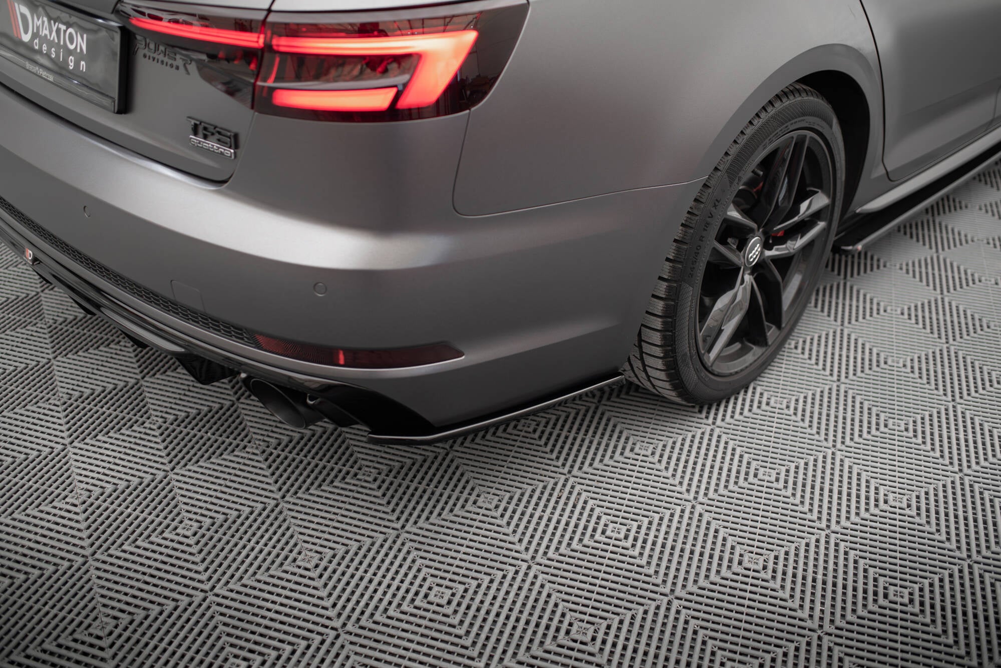 Takapuolen jakajat v.3 Audi A4 S-Line B9