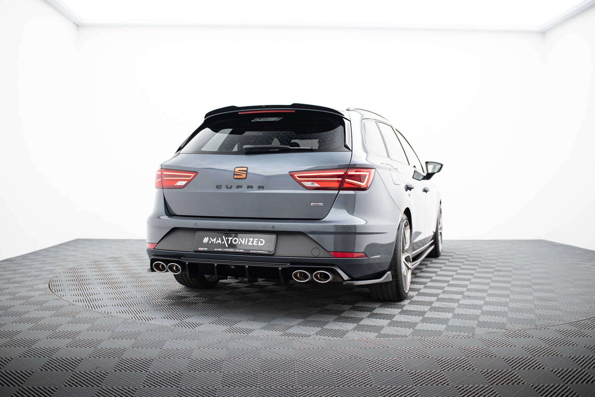 Takapuolen jakajat v.3 istuin Leon Cupra Mk3 FL Sports Tourer