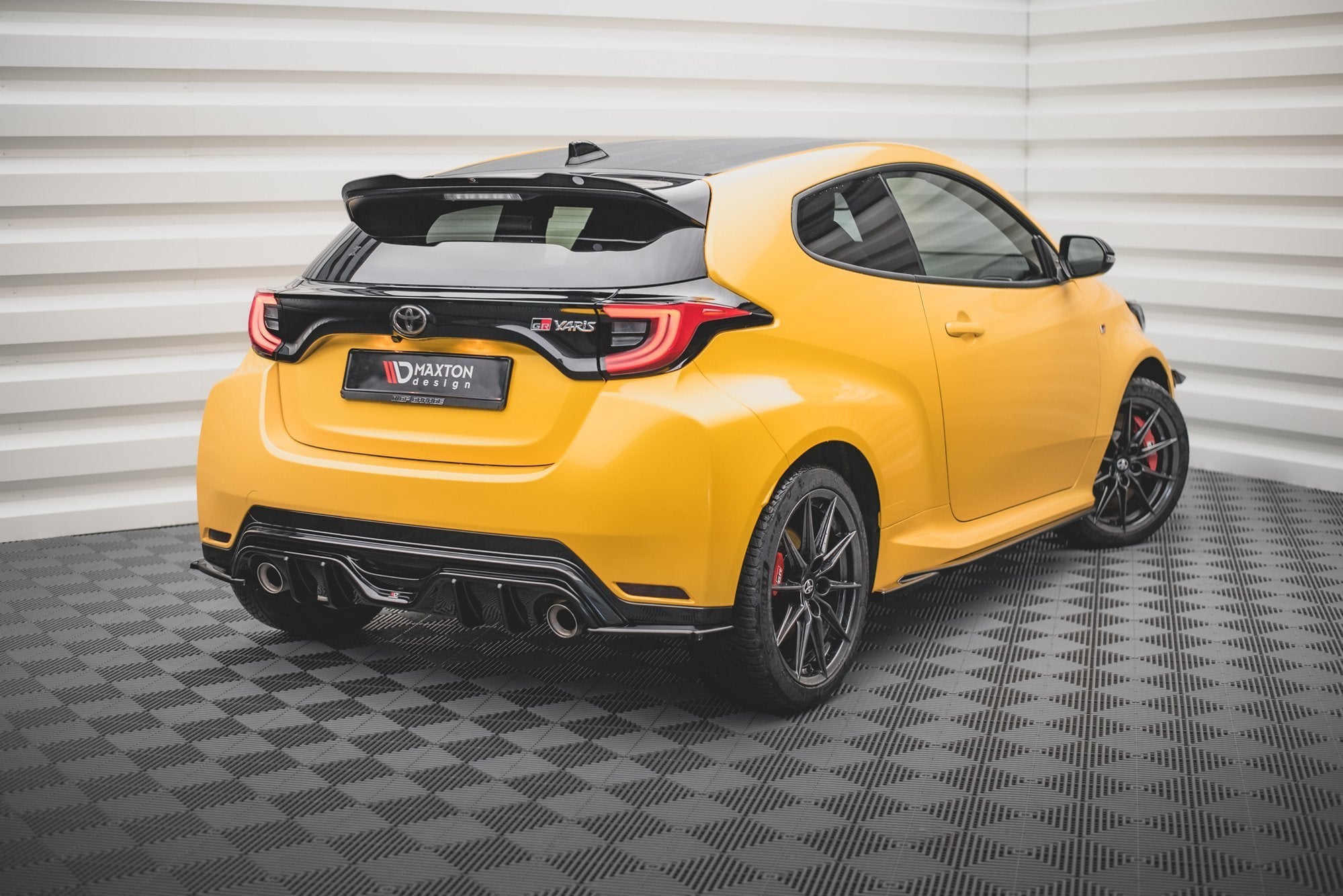 Takapuolen jakajat v.3 Toyota Gr Yaris Mk4