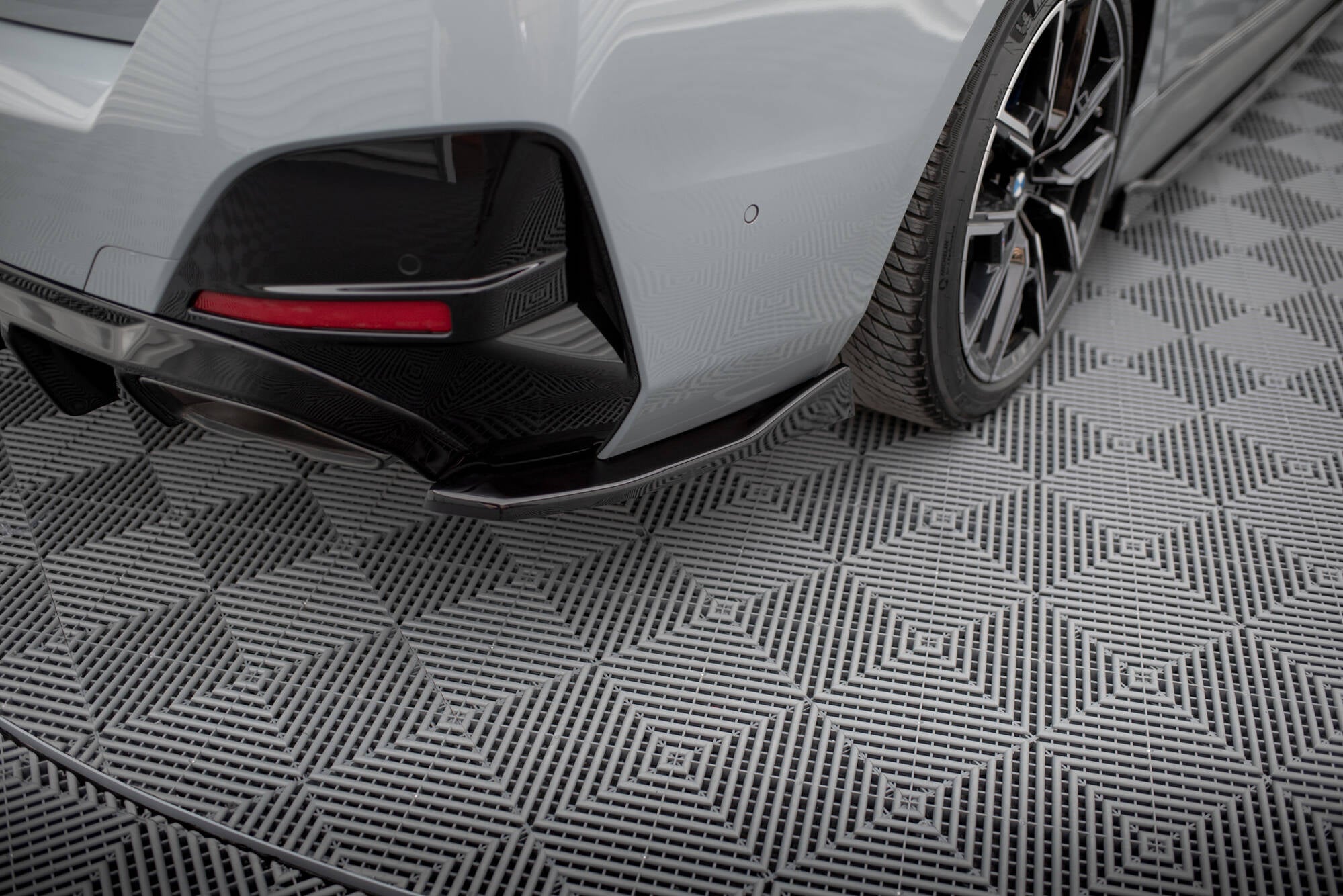 Takapuolen jakajat v.4 BMW M440I Gran Coupe G26