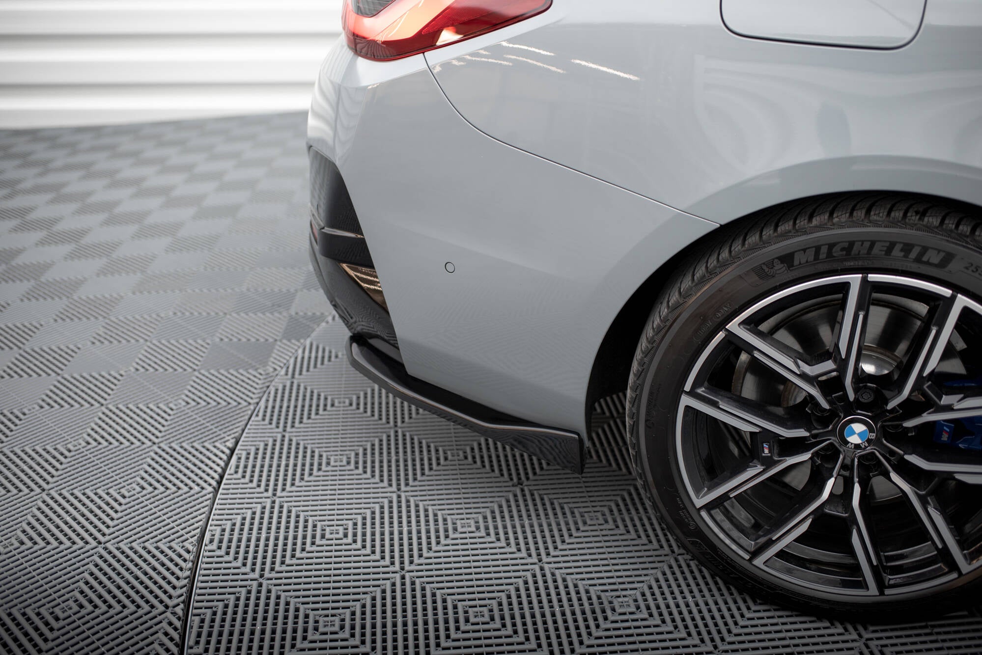 Takapuolen jakajat v.4 BMW M440I Gran Coupe G26