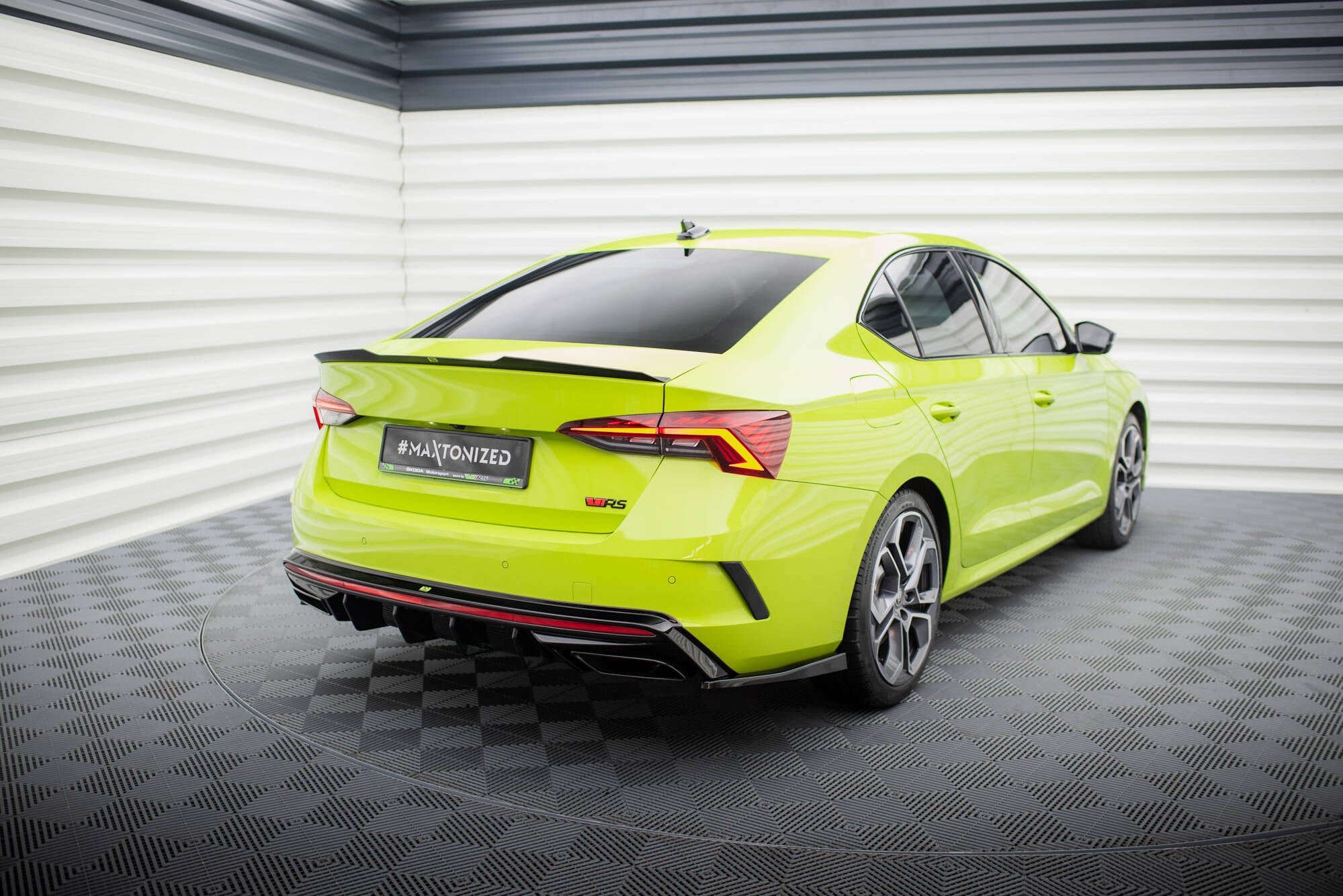 Takapuolen jakajat v.4 Skoda Octavia RS MK4