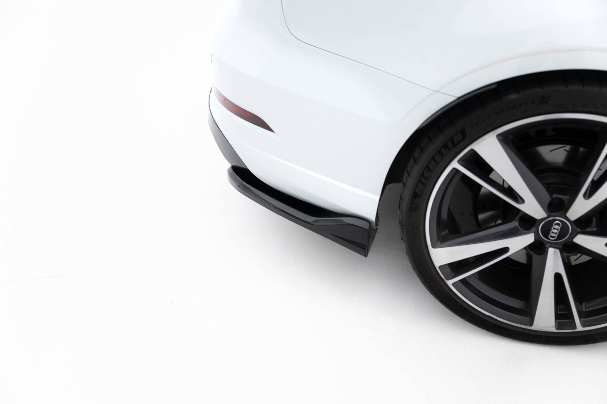 Bagsiden Splitters v.5 Audi RS3 siden 8V ansigtsløftning