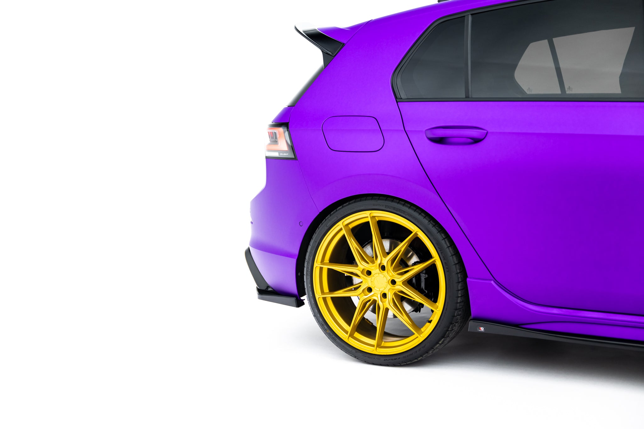 Takasplitterit v.6 Volkswagen Golf R mk8 faceliftille