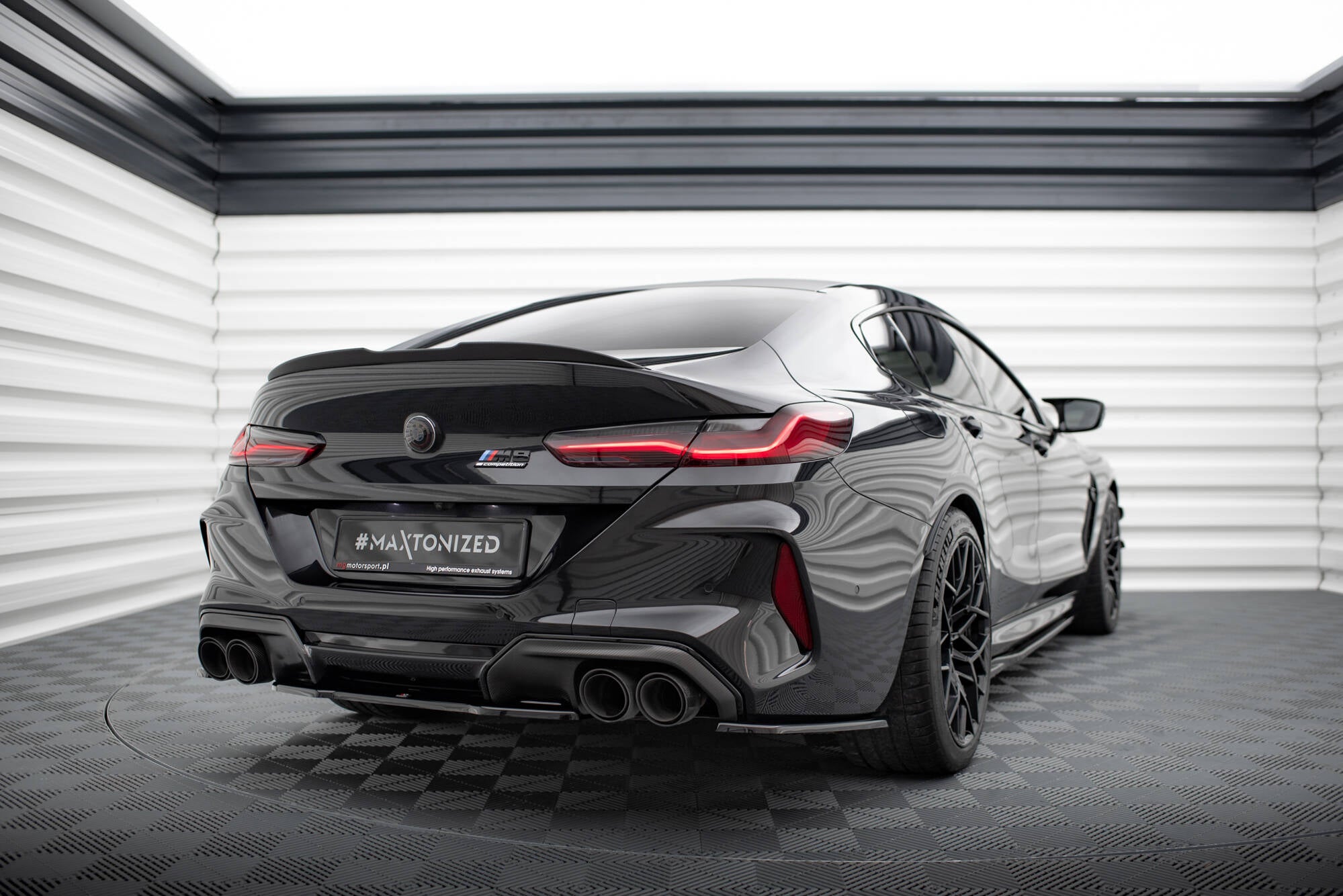 Takapuolen jakajat V.2 BMW M8 Gran Coupe F93: lle
