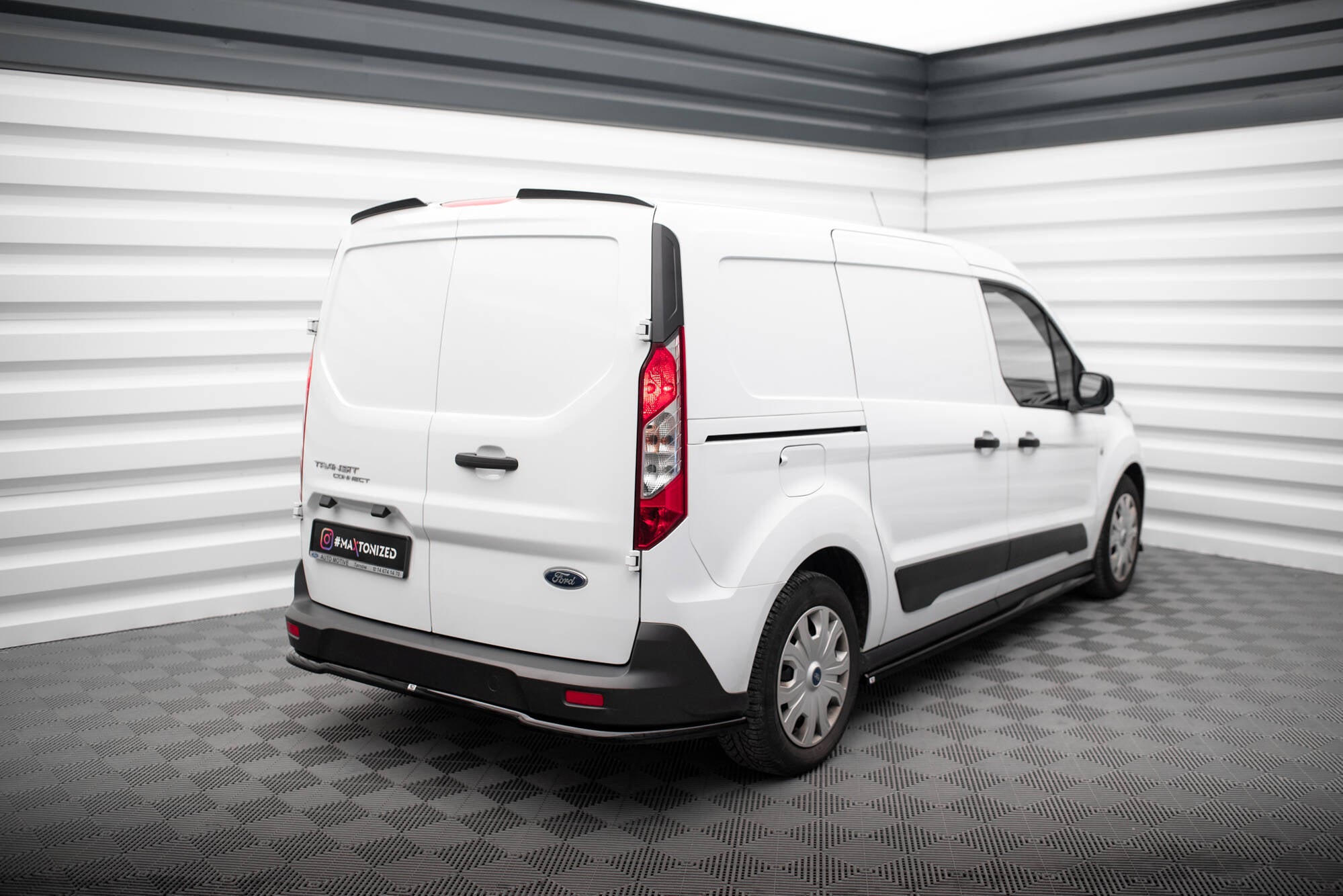 Takaosaston Ford Transit Connect MK2 -kasvojenkorotus