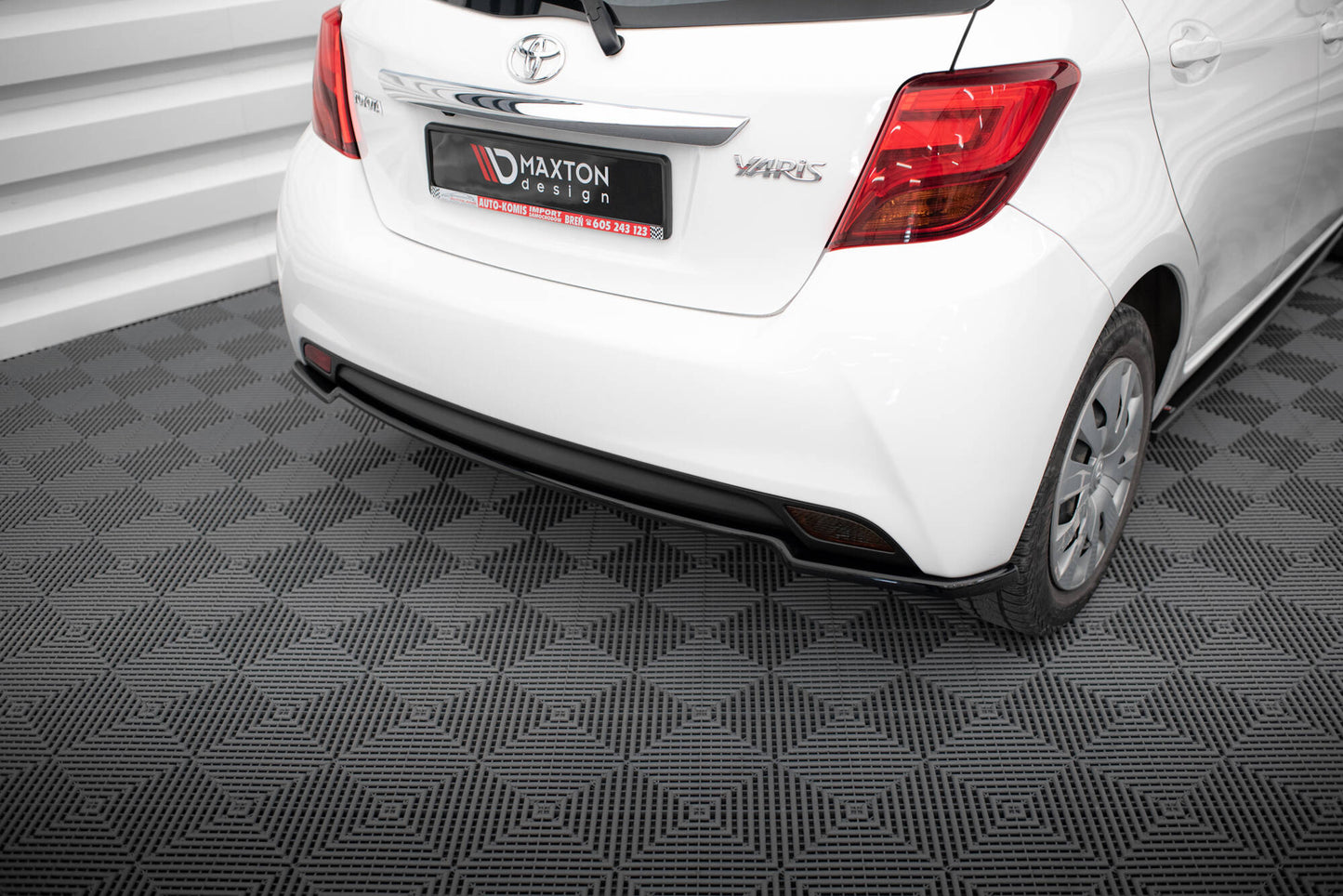 Rear splitter toyota yaris mk3 facelift