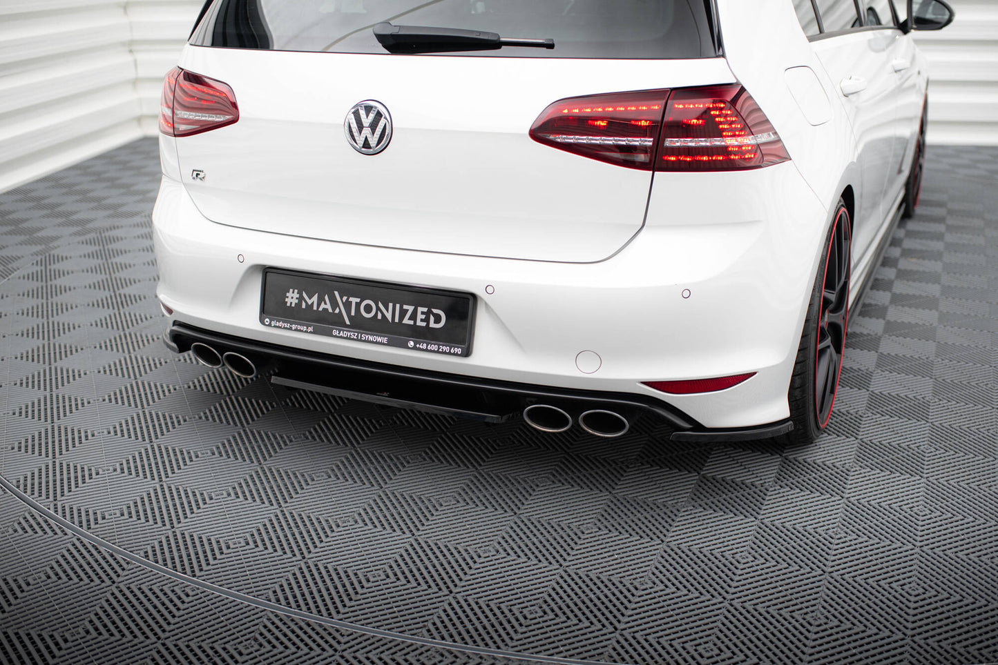 Takaosaston VW Golf VII R (pystysuorilla tangoilla)