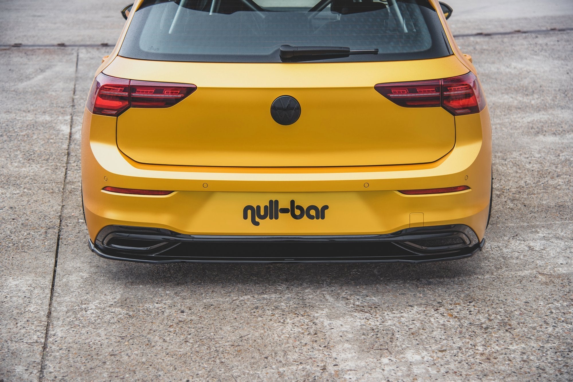 Takaosaa halkeilee Volkswagen Golf MK8
