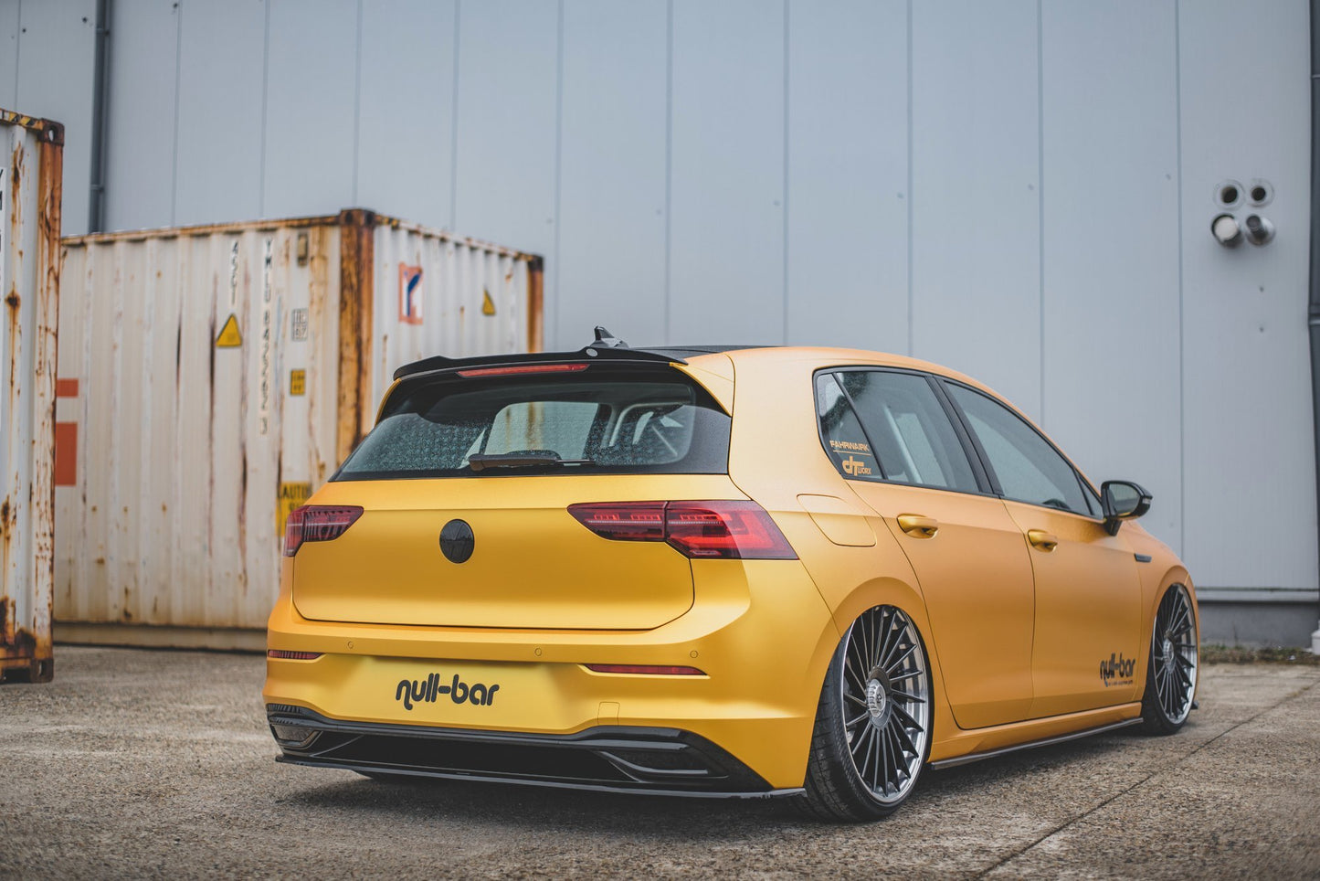 Takaosaa halkeilee Volkswagen Golf MK8