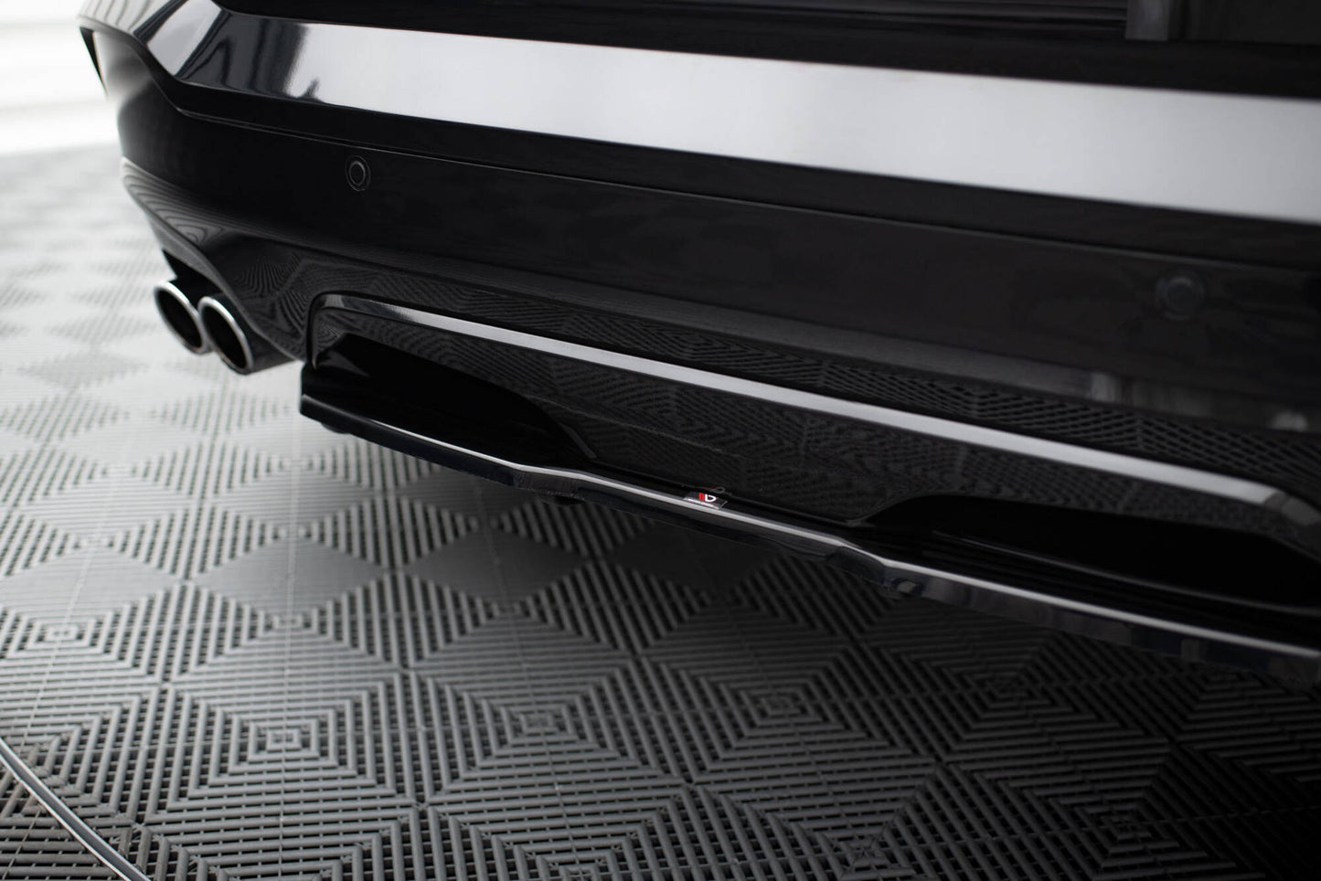 Rear splitter for bmw x4 m-pack (with a vertical bar)