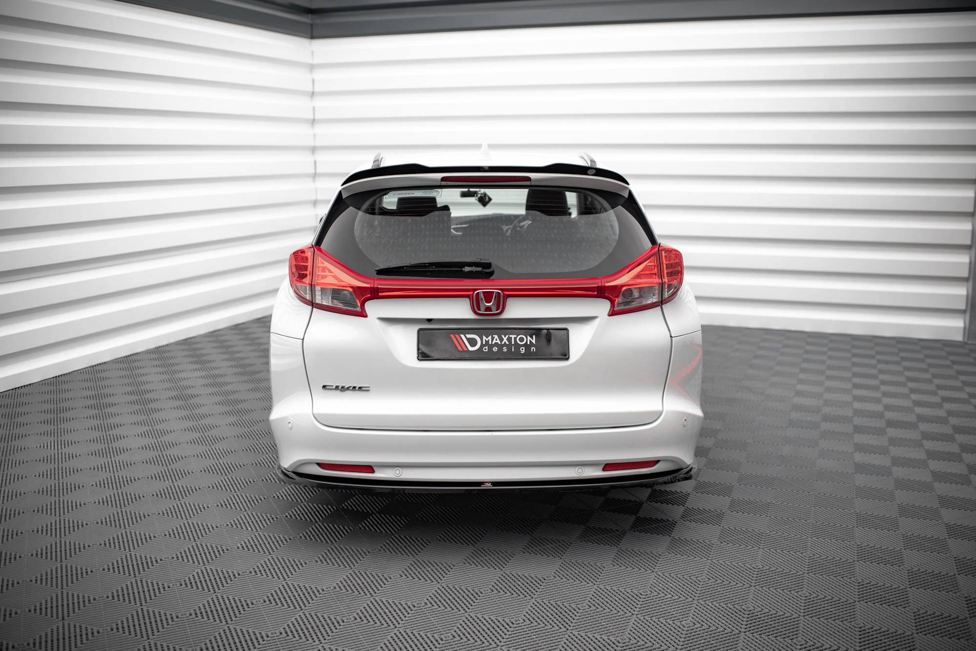 Honda Civic Tourer MK9: n takaosasto