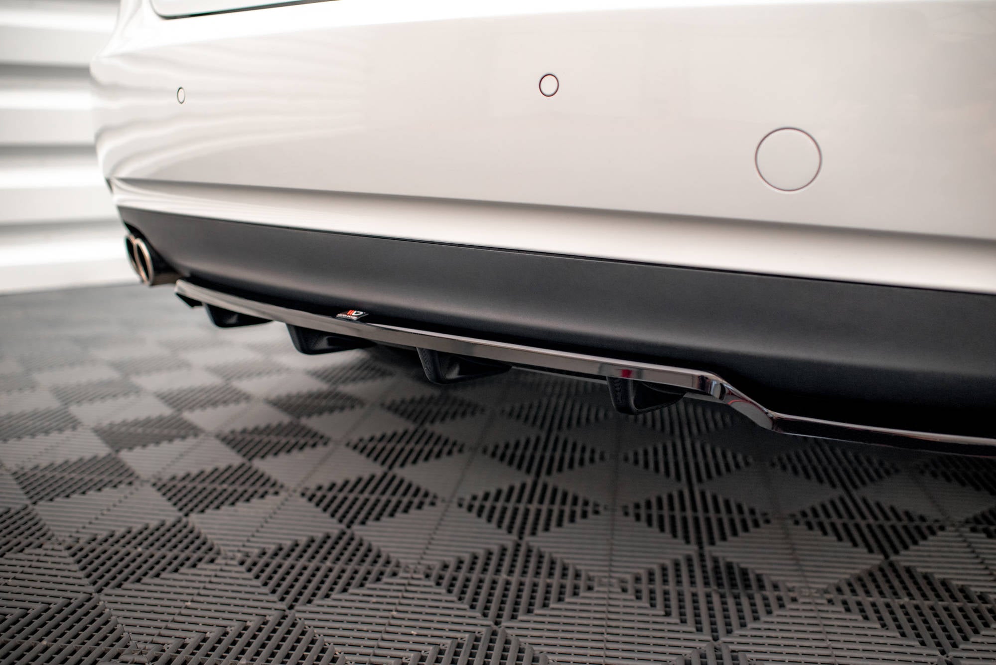 Takaosaston (pystysuorilla tankojen kanssa) Audi A5 Coupe 8T FaceLift