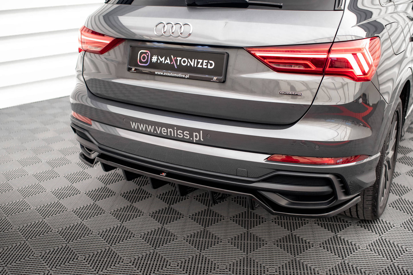 Rear splitter (with vertical bars) audi q3 s-line f3