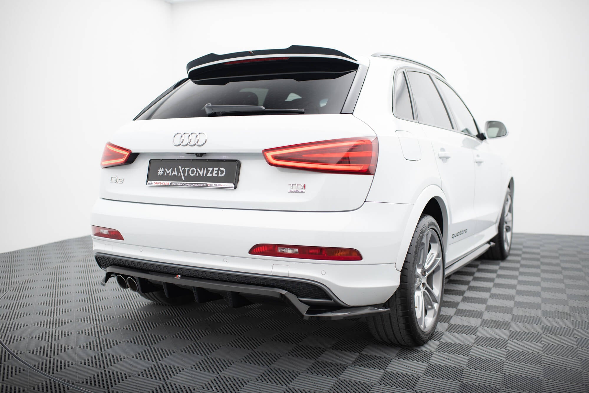 Bageste splitter (med lodrette stænger) Audi Q3 S-linje 8u