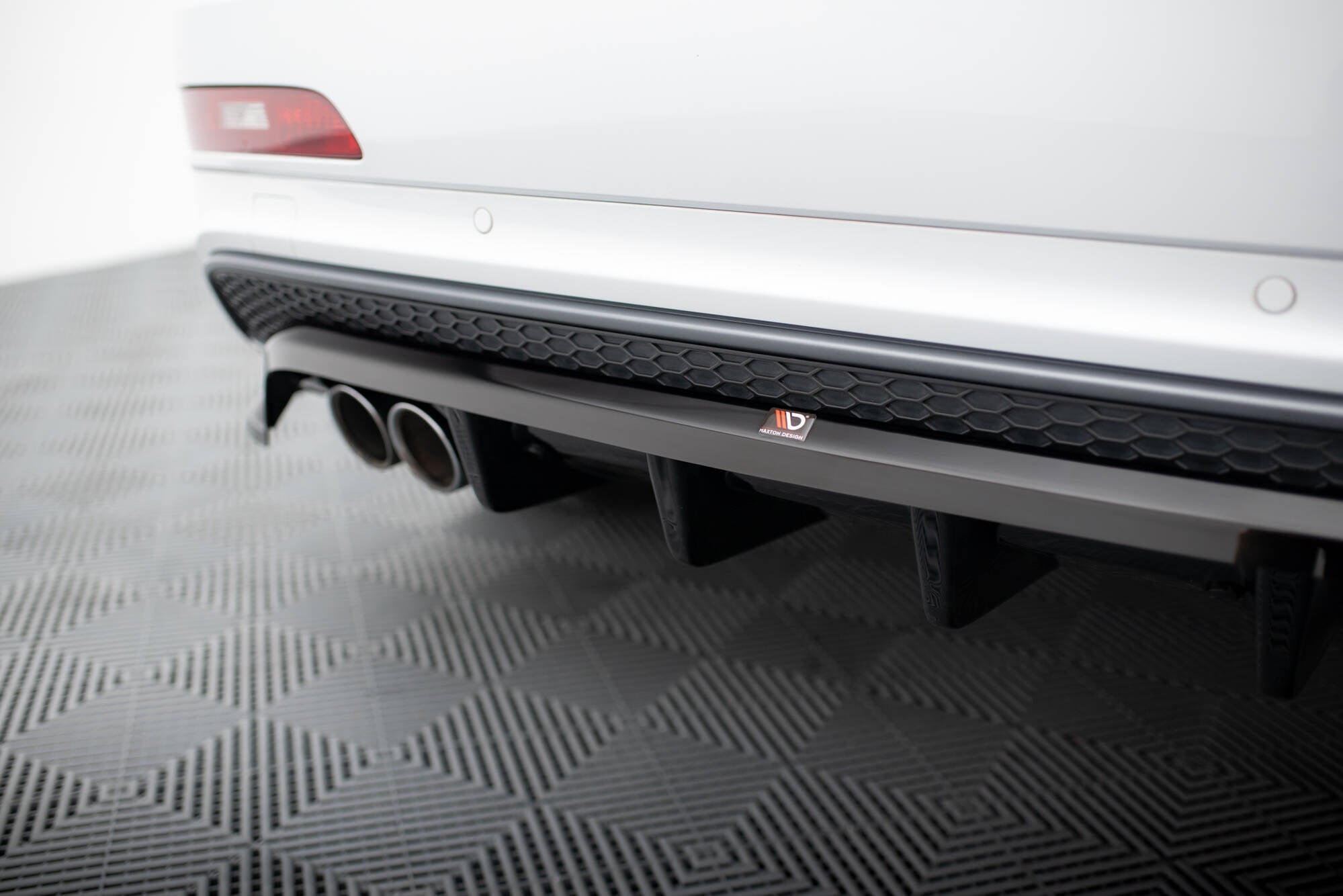 Bageste splitter (med lodrette stænger) Audi Q3 S-linje 8u