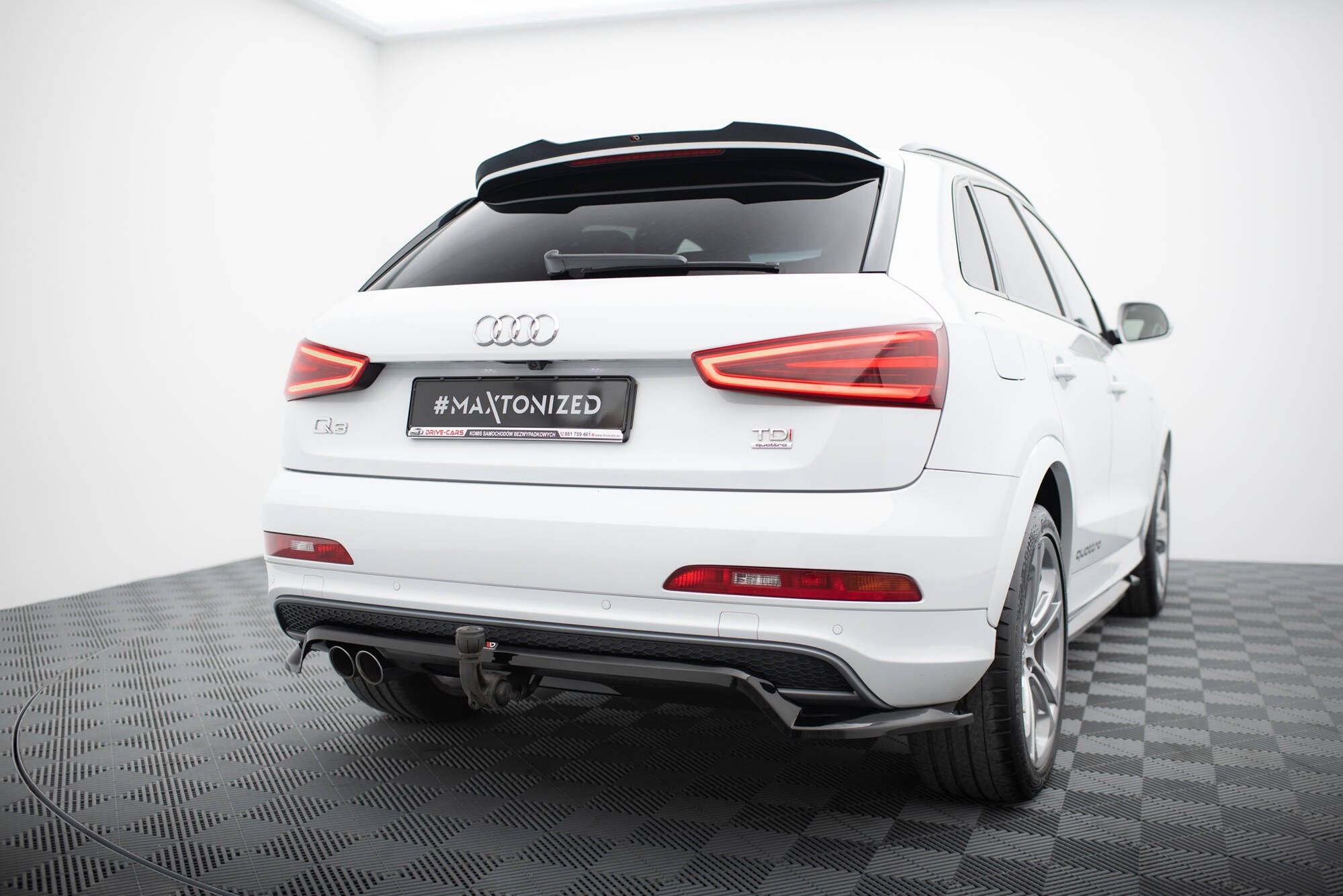 Bageste splitter (med lodrette stænger) Audi Q3 S-linje 8u