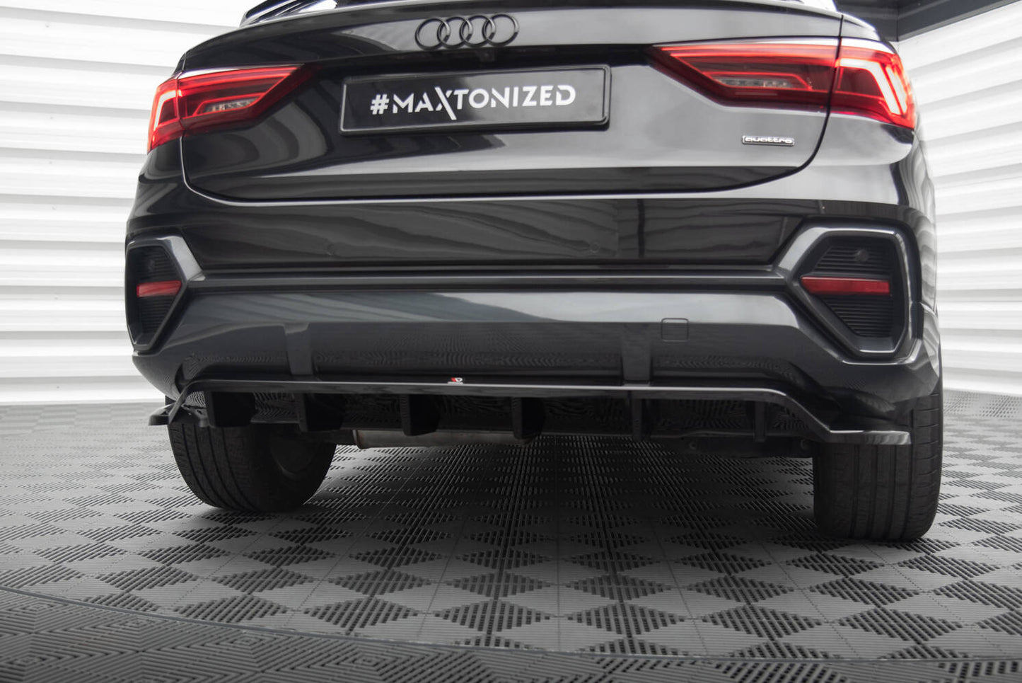 Rear splitter (with vertical bars) audi q3 sportback f3