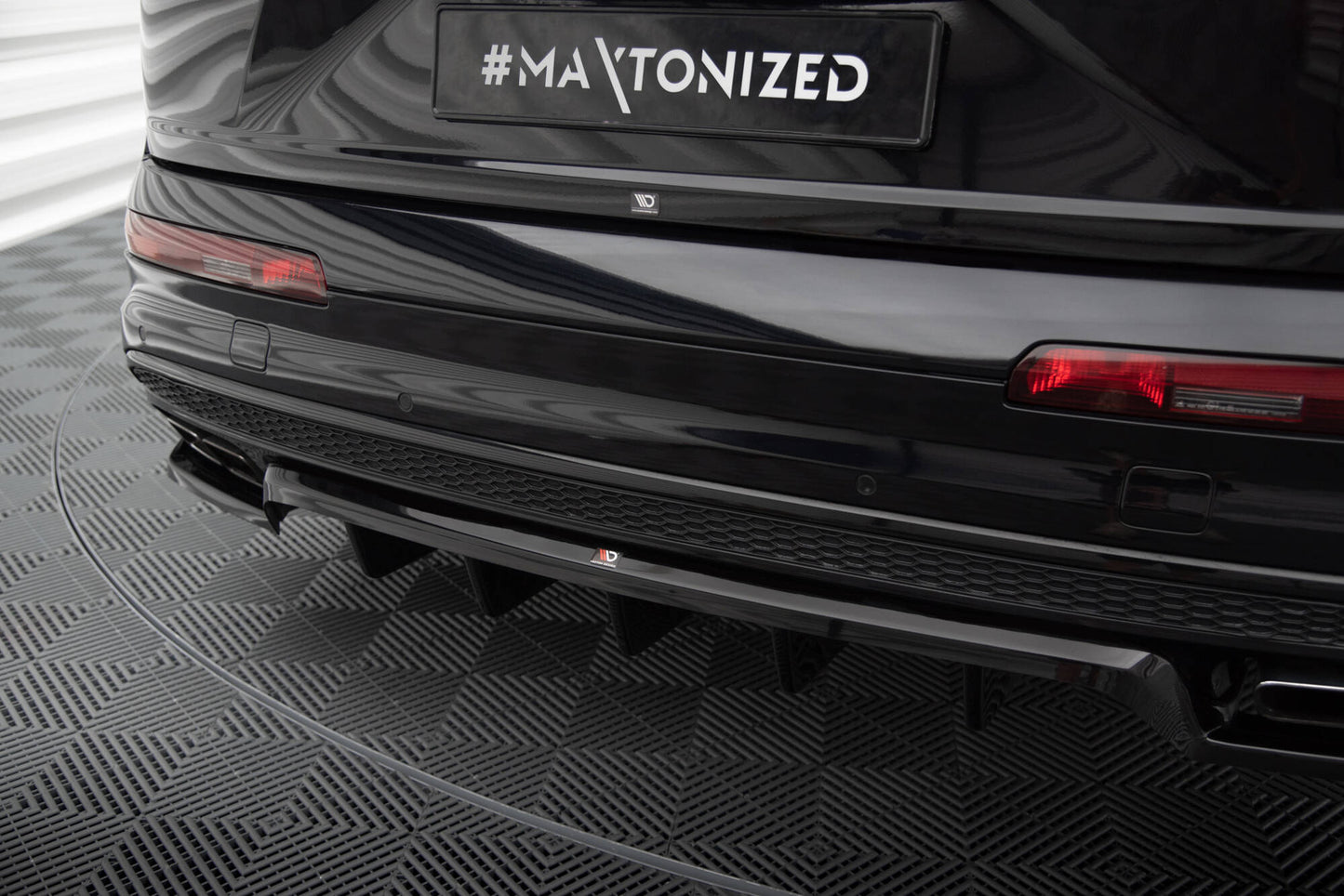 Rear splitter (with vertical bars) audi sq7 mk2