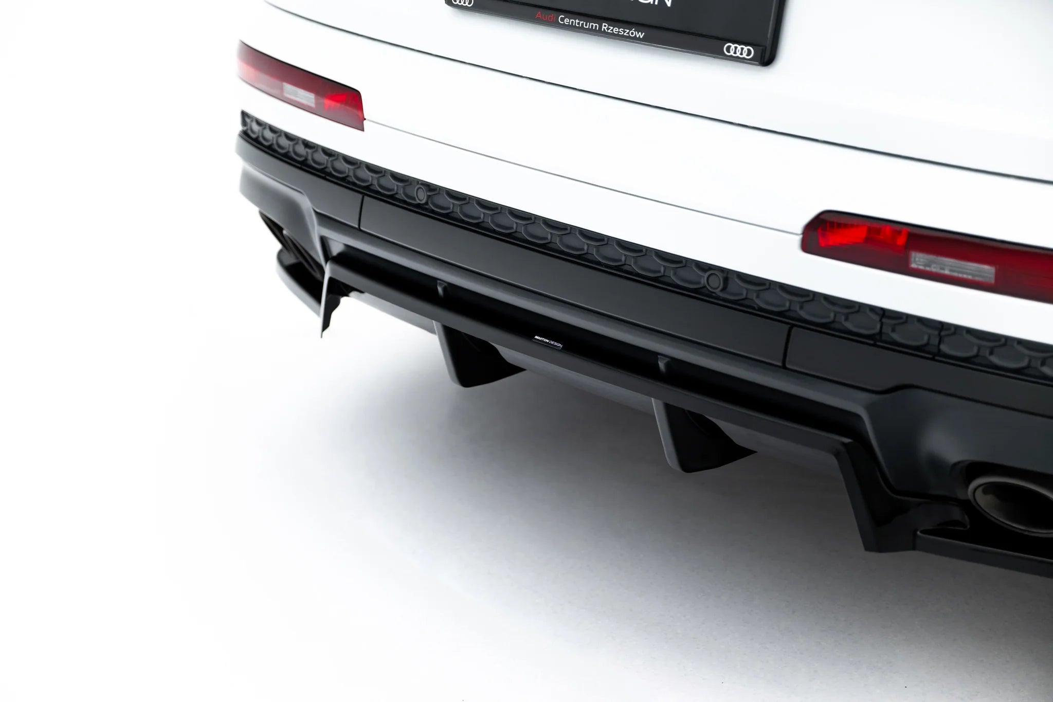 Rear splitter (with vertical bars) audi sq7 mk2 facelift 2