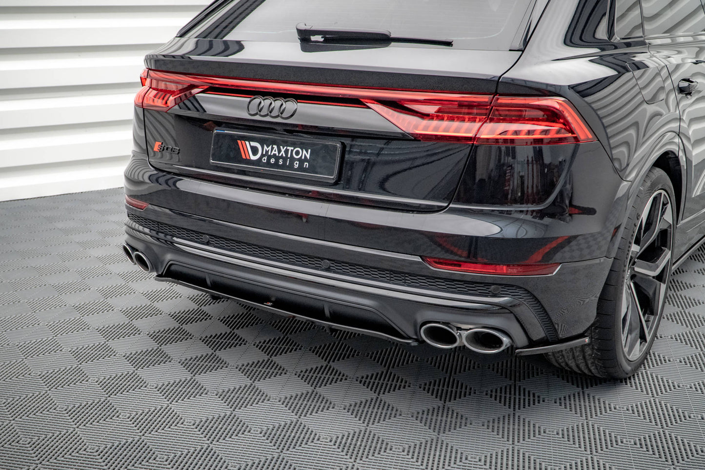 Rear splitter (with vertical bars) audi sq8 mk1