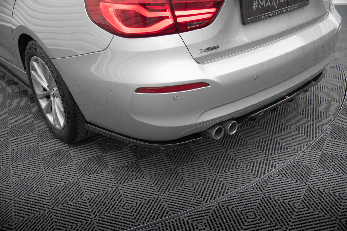 Rear splitter (with vertical bars) bmw 3 gt f34 facelift