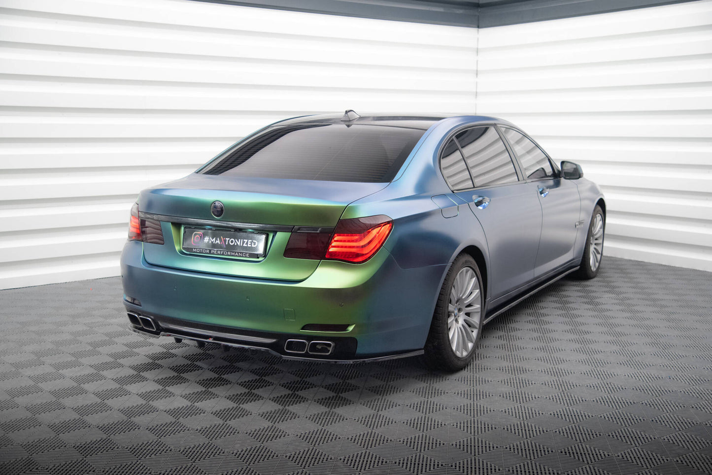 Rear splitter (with vertical bars) bmw 7 f01