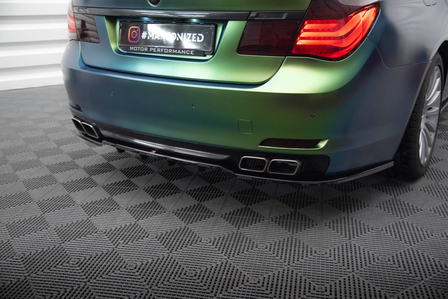 Rear splitter (with vertical bars) bmw 7 f01