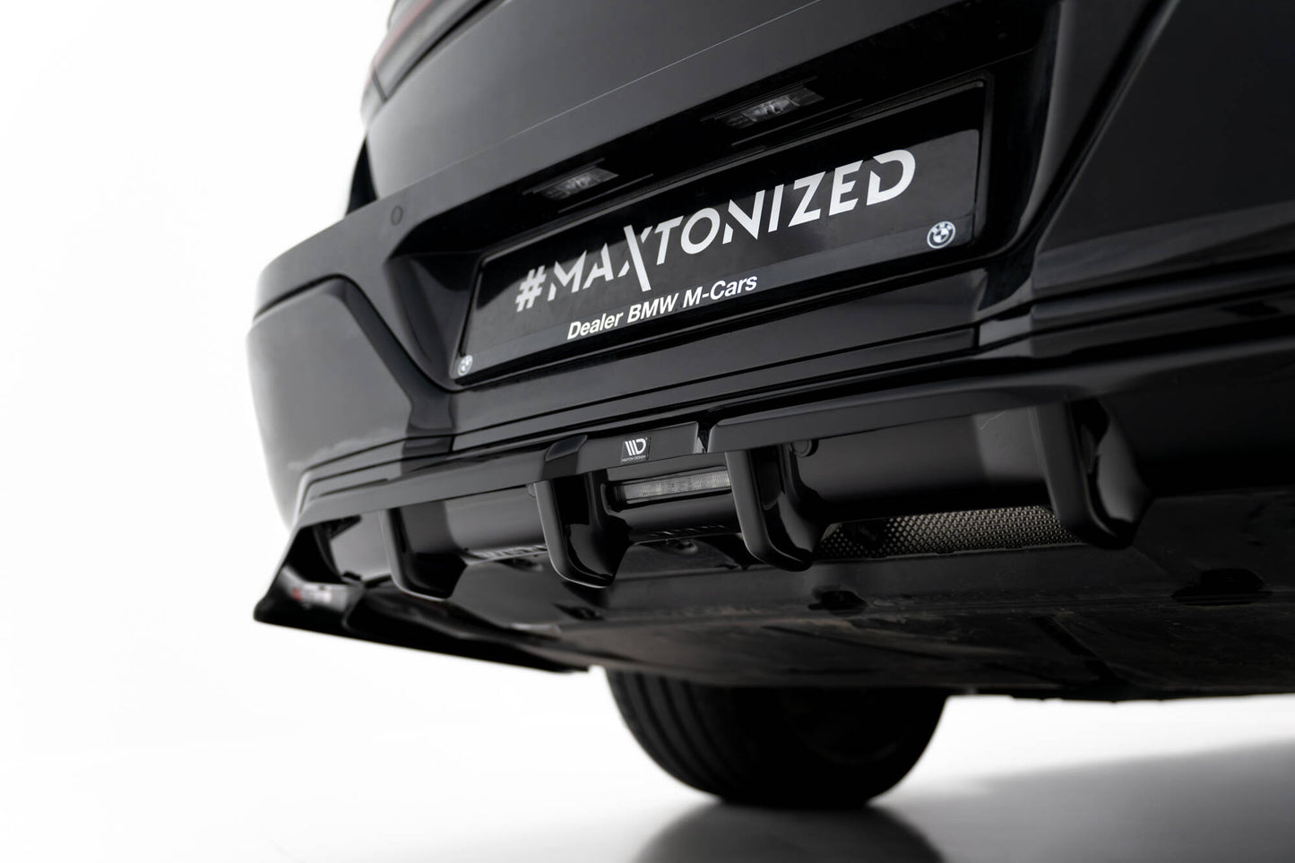 Rear splitter (with vertical bars) bmw 7 m-pack g70