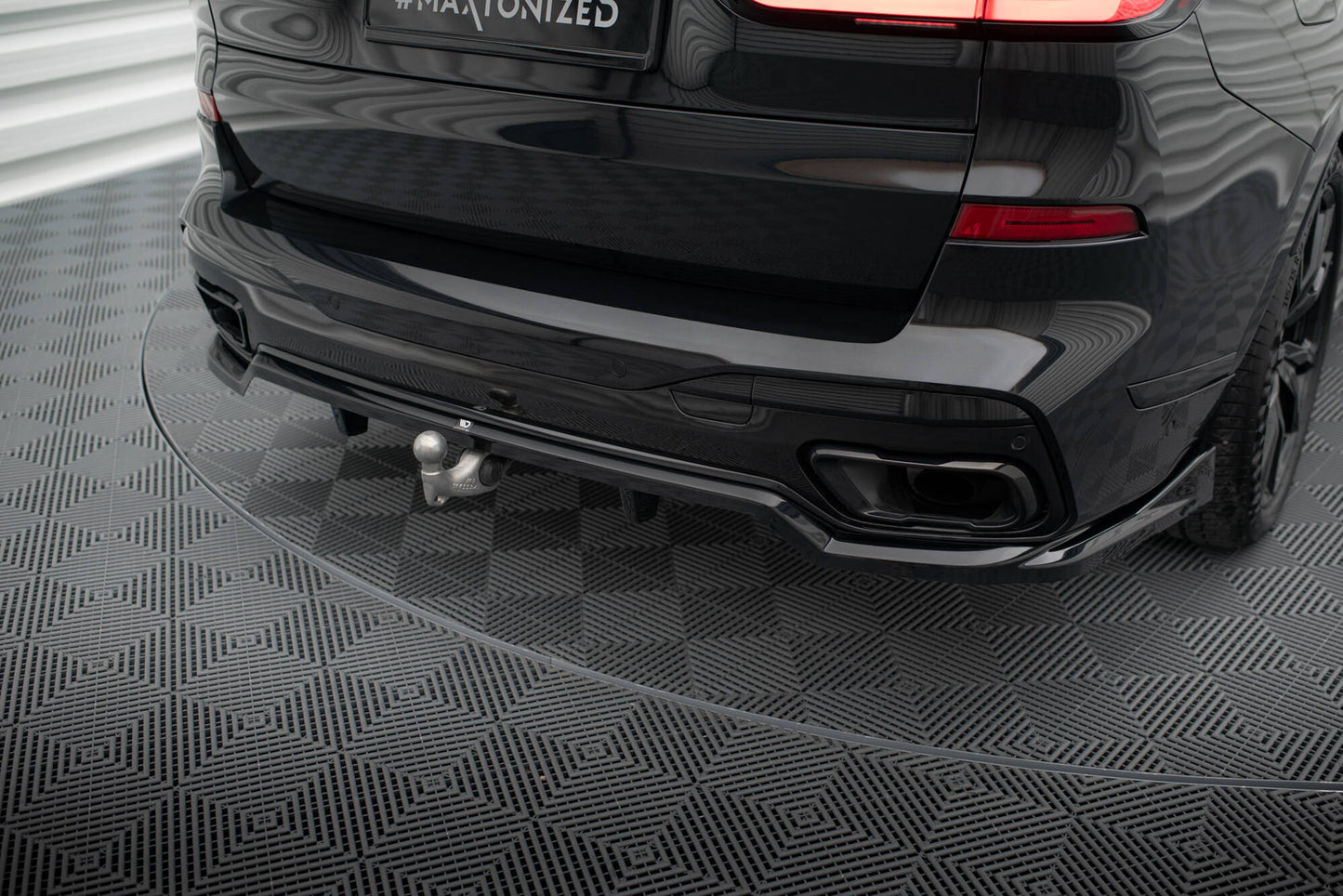 Rear splitter (with vertical bars) bmw x7 m-pack g07 facelift