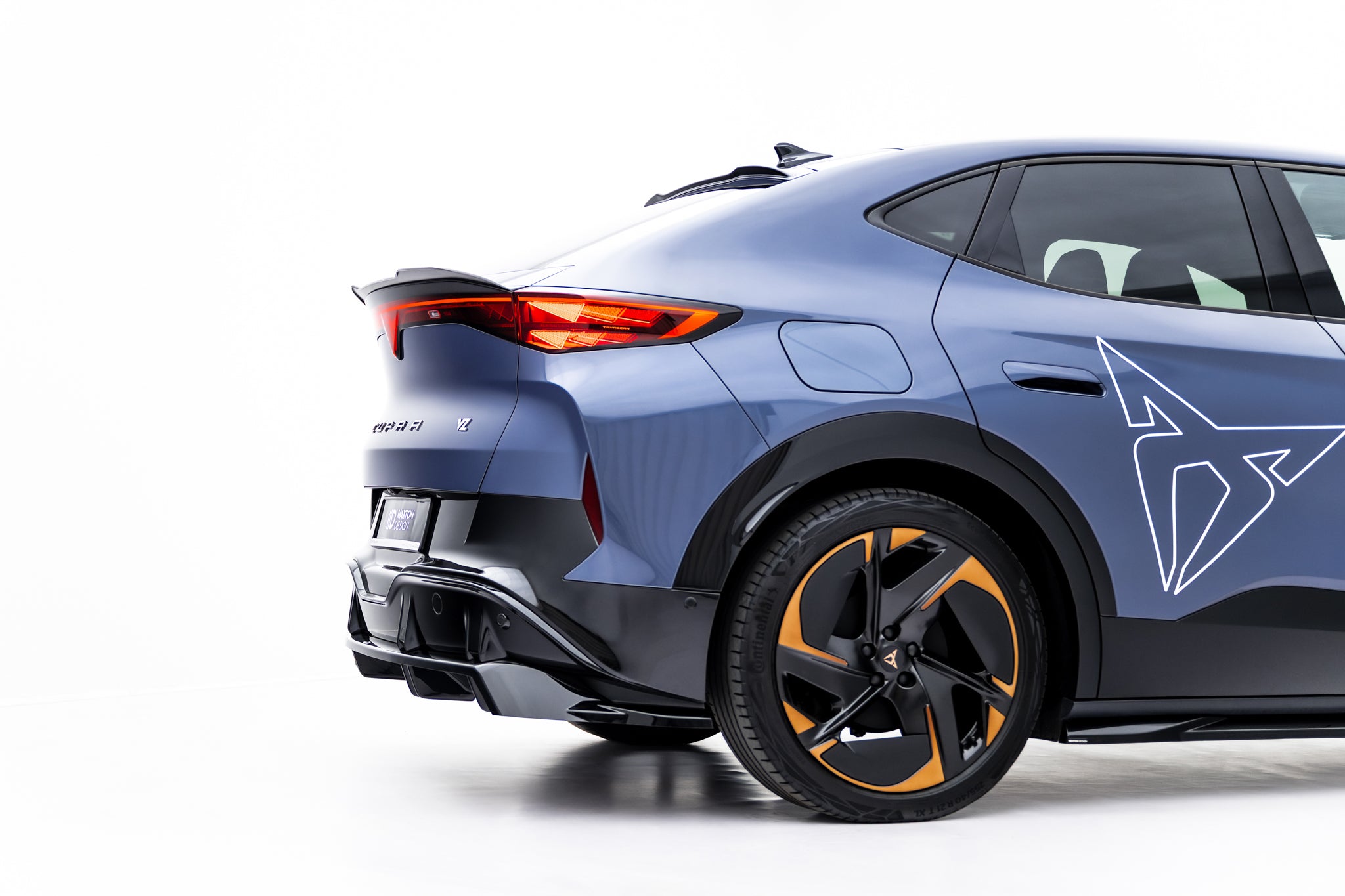 Takasplitteri (pystypalkkien kanssa) cupra tavascan mk1
