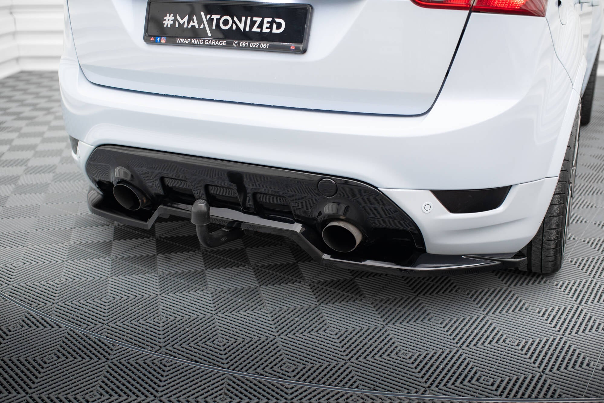 Rear splitter (with vertical bars) ford kuga st mk1