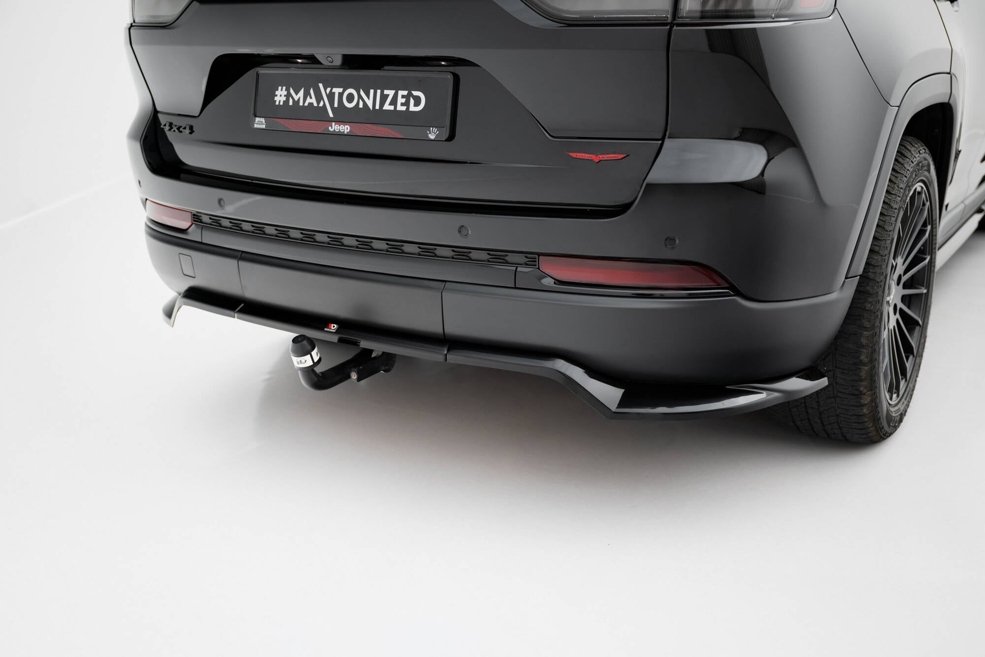 Takaosaston (pystysuorien tankojen kanssa) Jeep Grand Cherokee Trailhawk MK5
