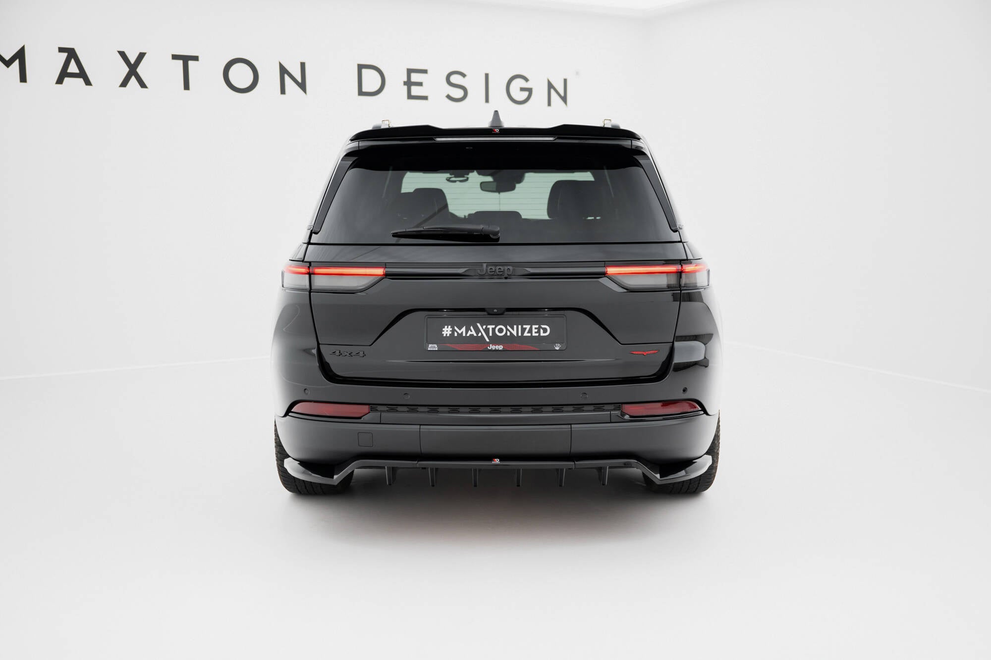 Takaosaston (pystysuorien tankojen kanssa) Jeep Grand Cherokee Trailhawk MK5