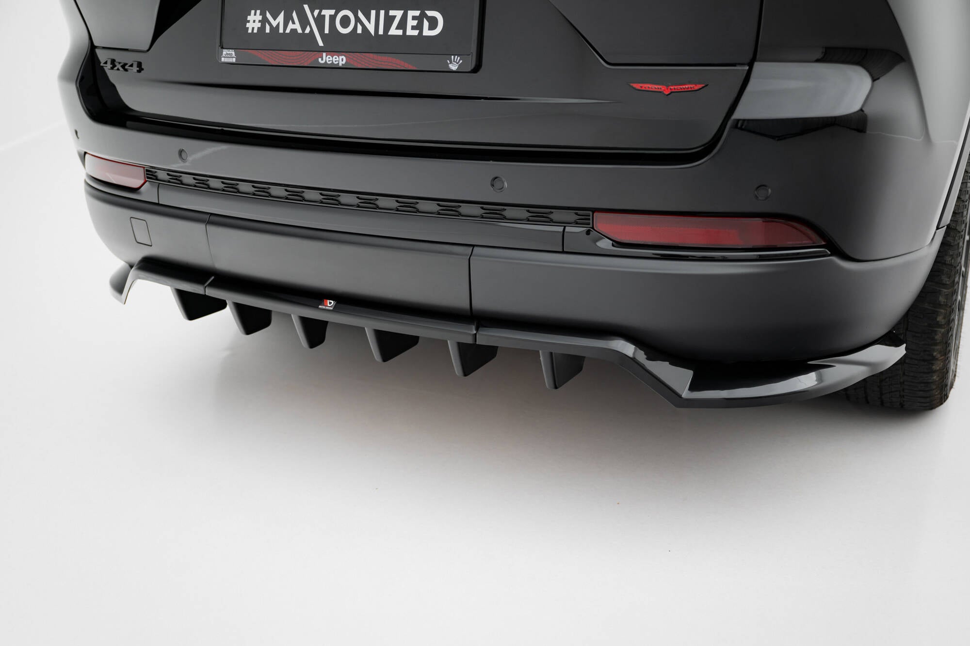 Takaosaston (pystysuorien tankojen kanssa) Jeep Grand Cherokee Trailhawk MK5