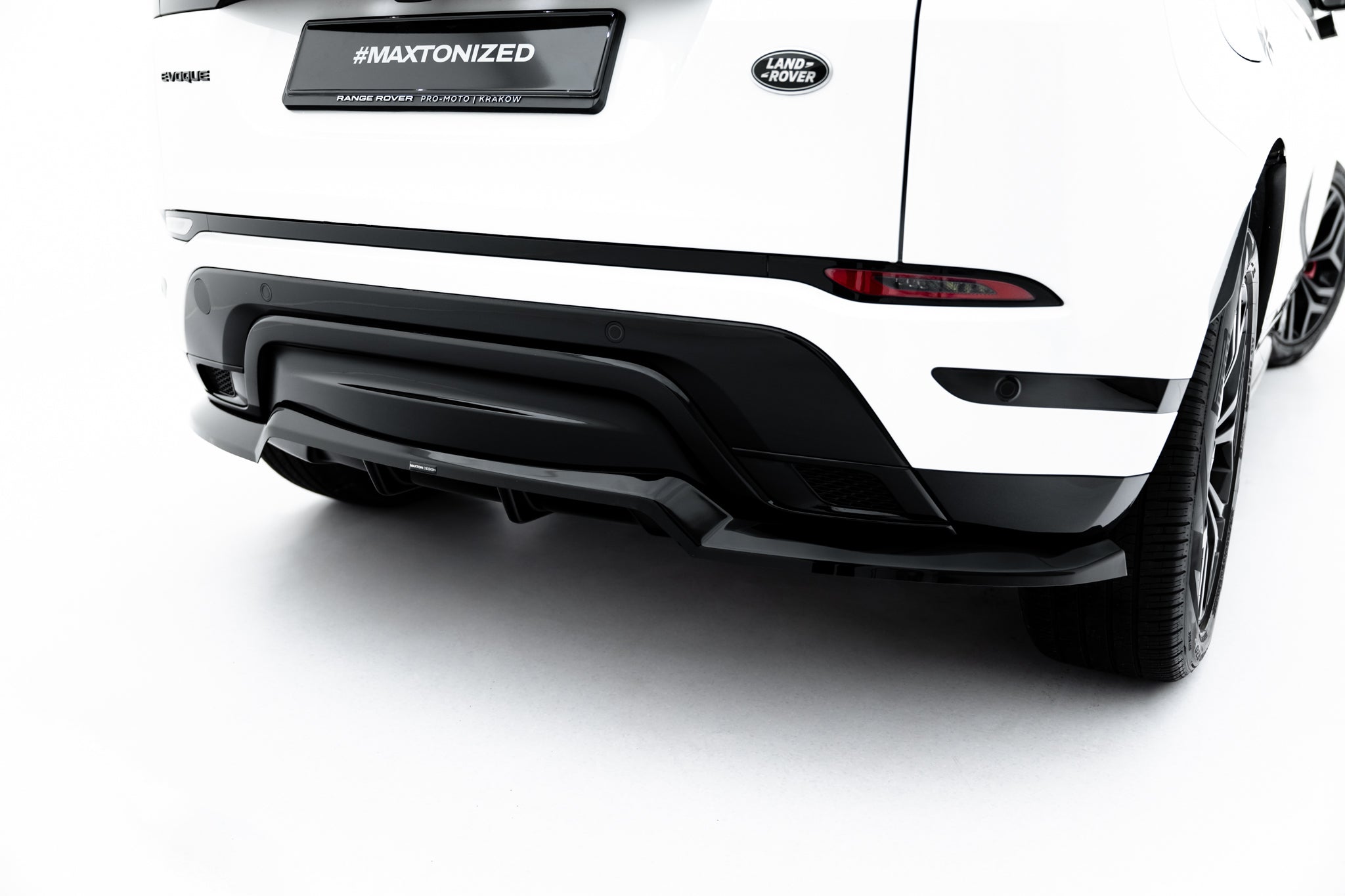 Rear splitter (with vertical bars) land rover range rover evoque dynamic mk2