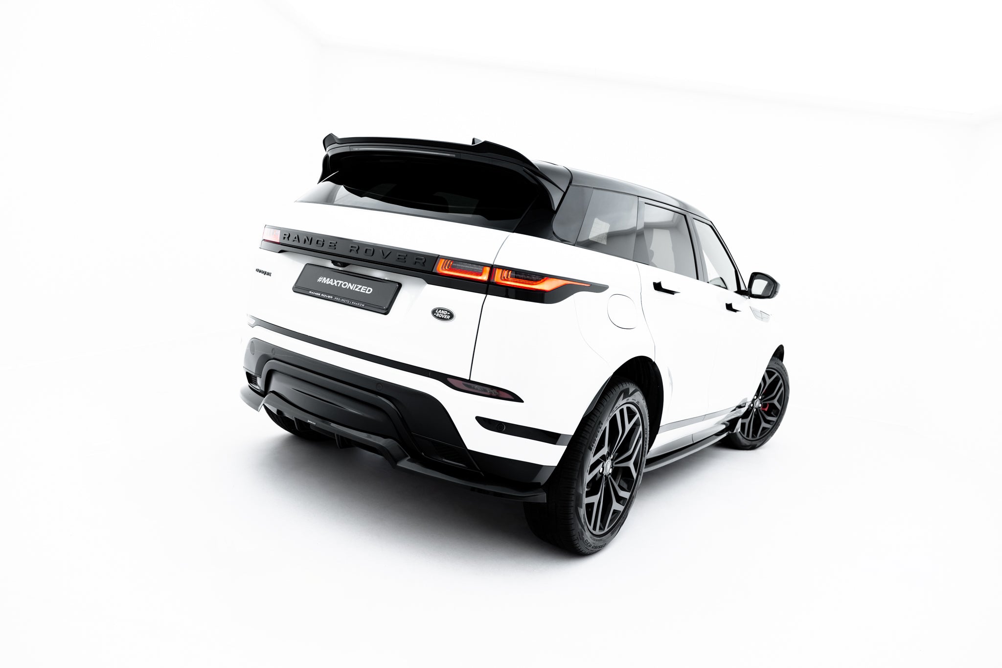 Rear splitter (with vertical bars) land rover range rover evoque dynamic mk2