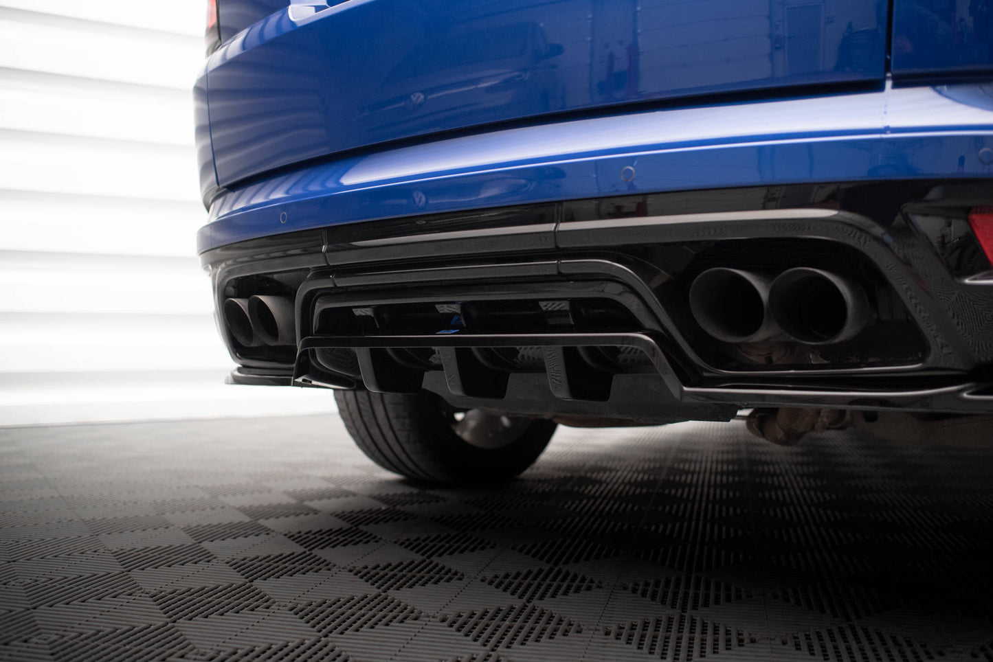 Rear splitter (with vertical bars) land rover range rover sport svr mk2
