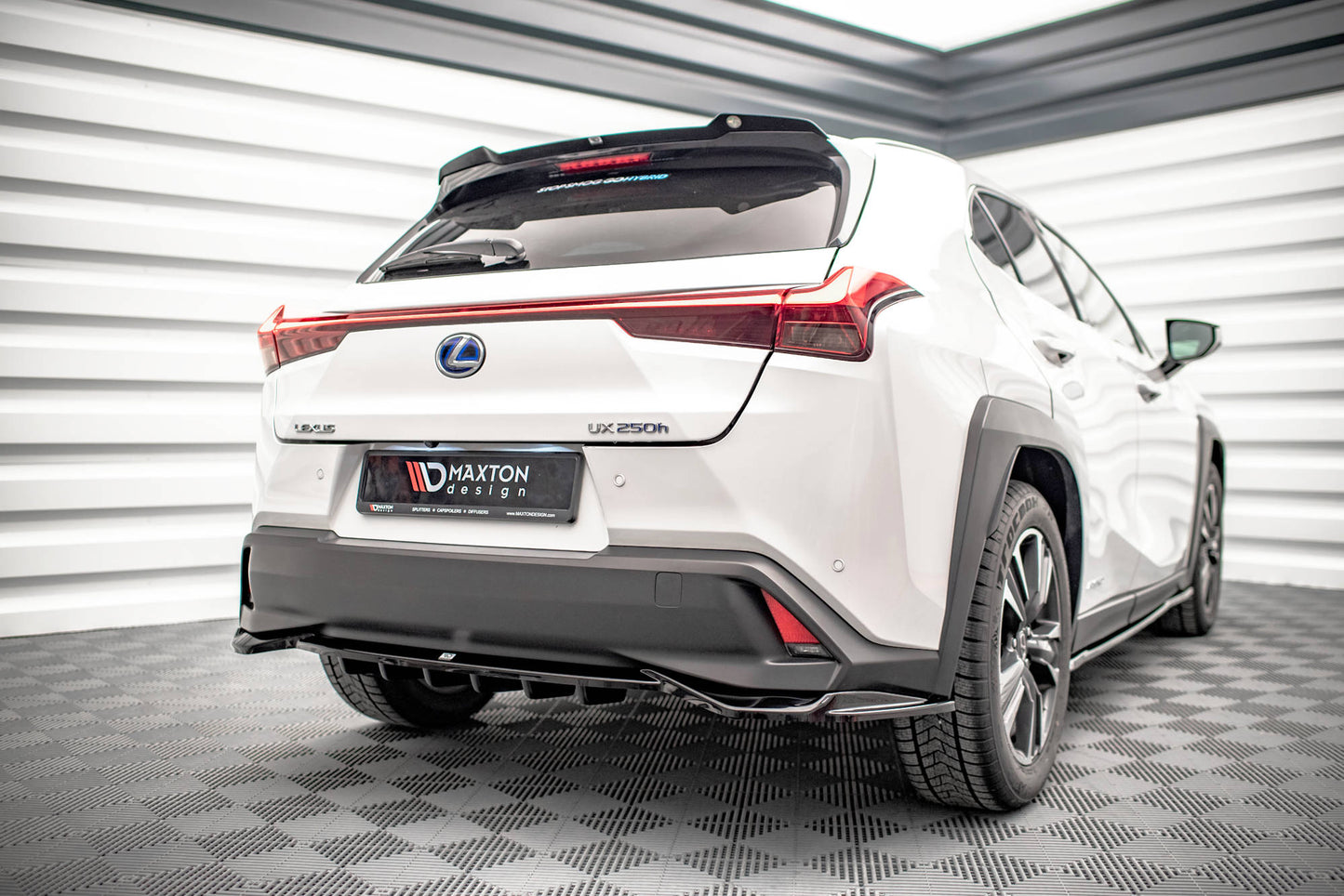 Rear splitter (with vertical bars) lexus ux mk1