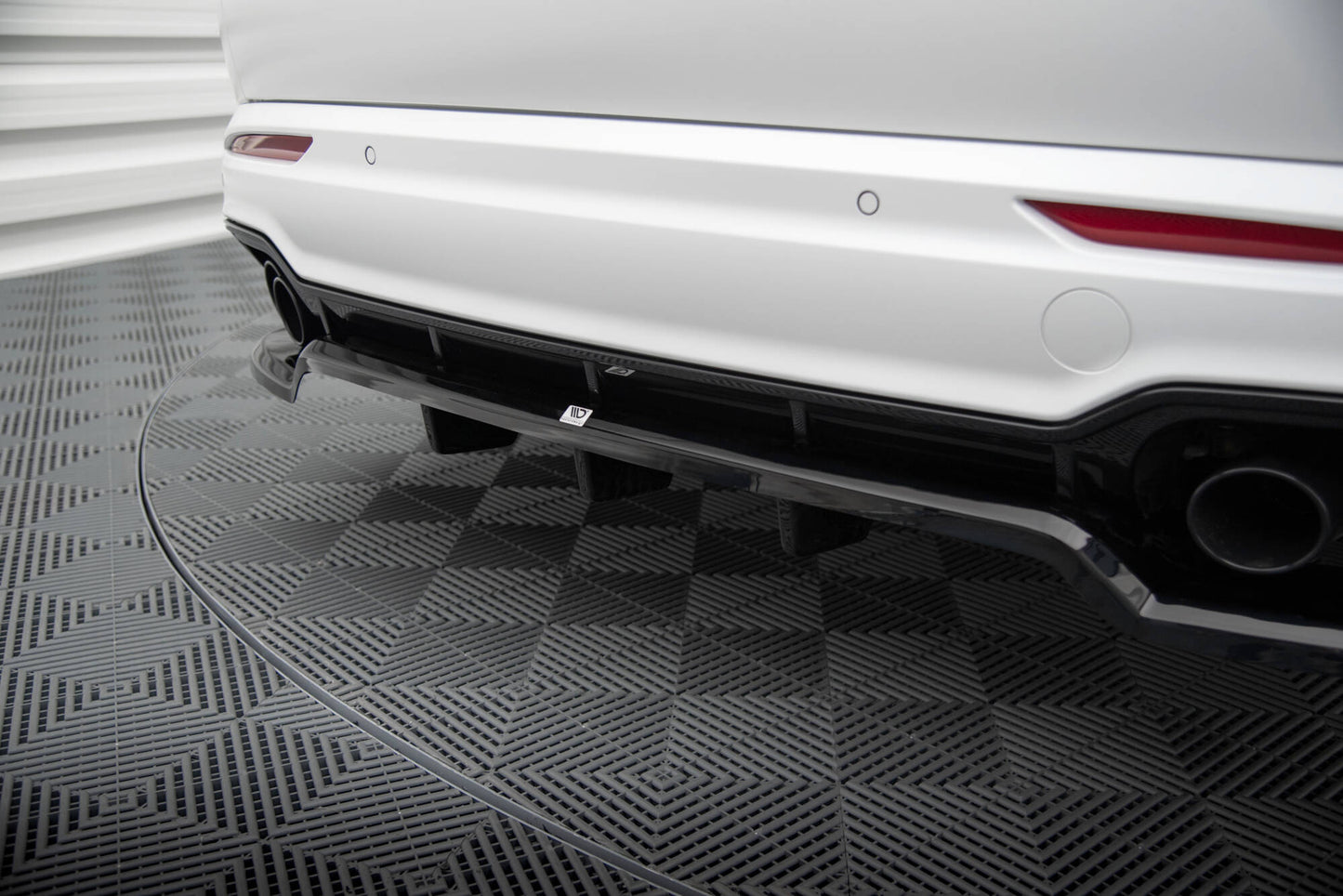 Rear splitter (with vertical bars) maserati grecale gt / modena mk1