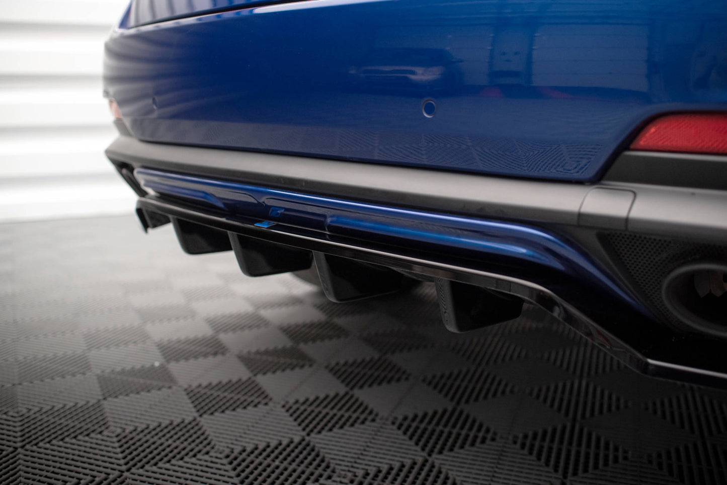 Rear splitter (with vertical bars) maserati levante gts mk1