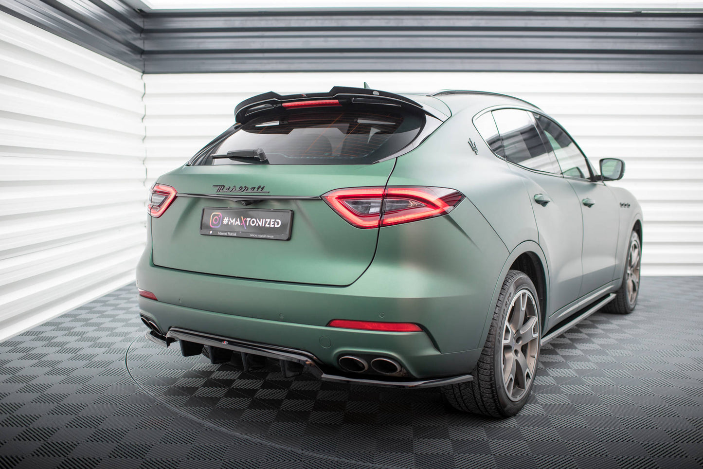 Rear splitter (with vertical bars) maserati levante mk1