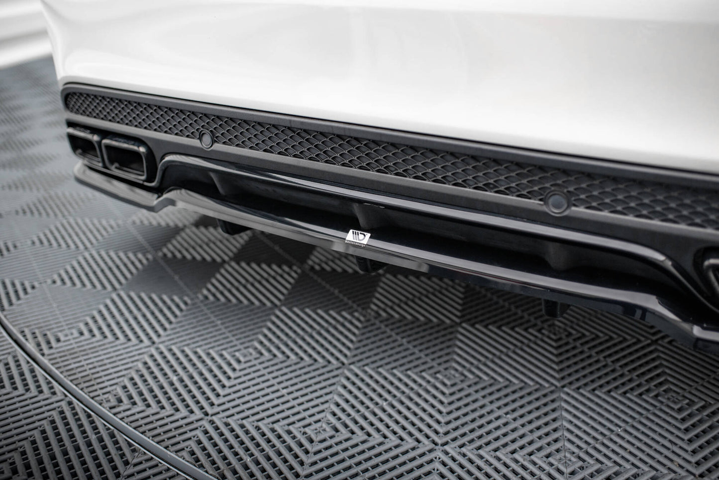Rear splitter (with vertical bars) mercedes-amg c63 sedan / estate w205 / s205