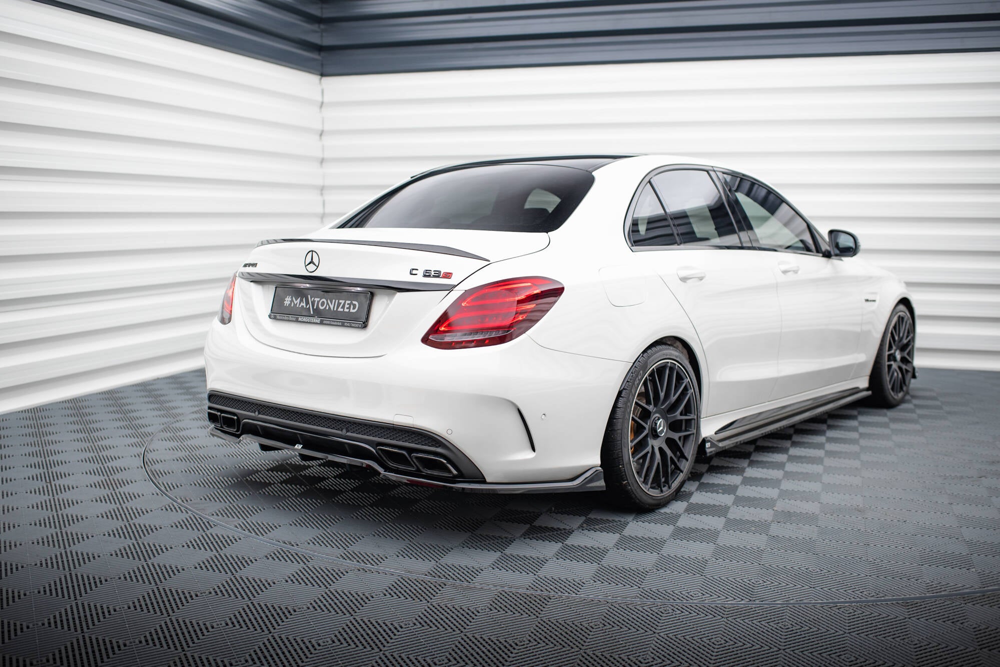 Rear splitter (with vertical bars) mercedes-amg c63 sedan / estate w205 / s205