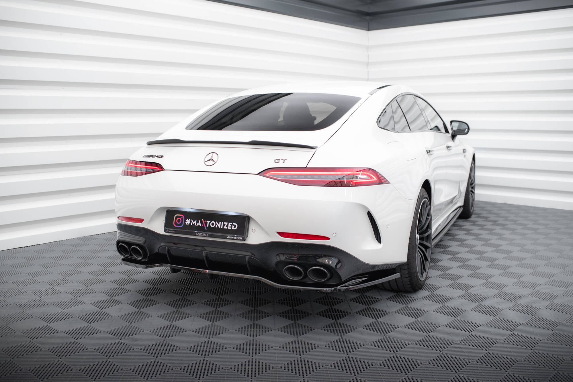Rear splitter (with vertical bars) mercedes-amg gt 43 4 door coupe v8 styling package