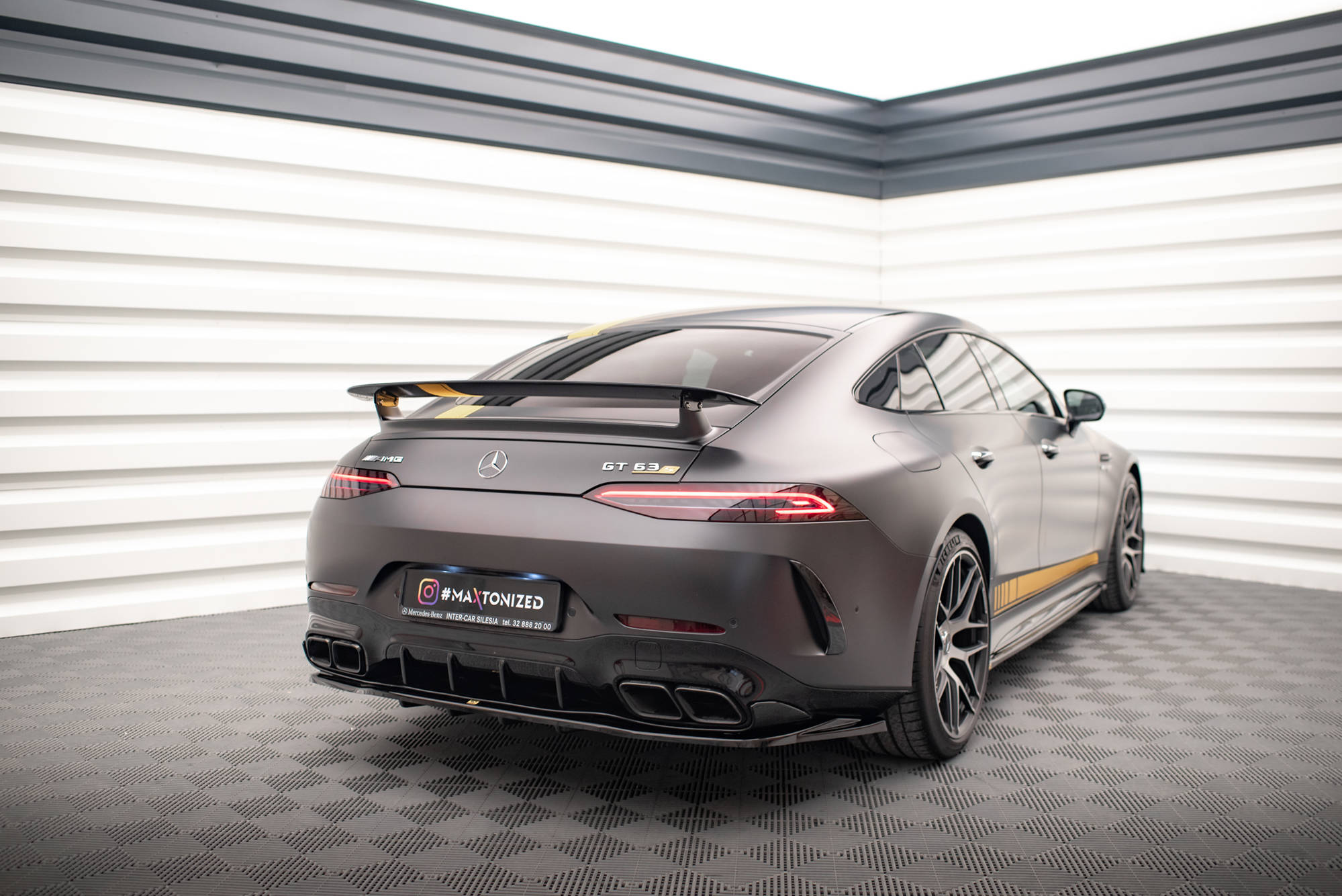 Rear splitter (with vertical bars) mercedes-amg gt 63s 4-door coupe aero
