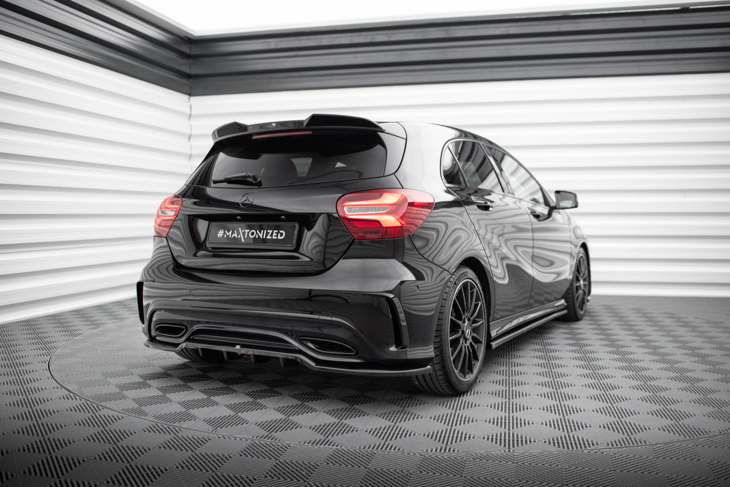 Rear splitter (with vertical bars) mercedes-benz a amg-line w176 facelif