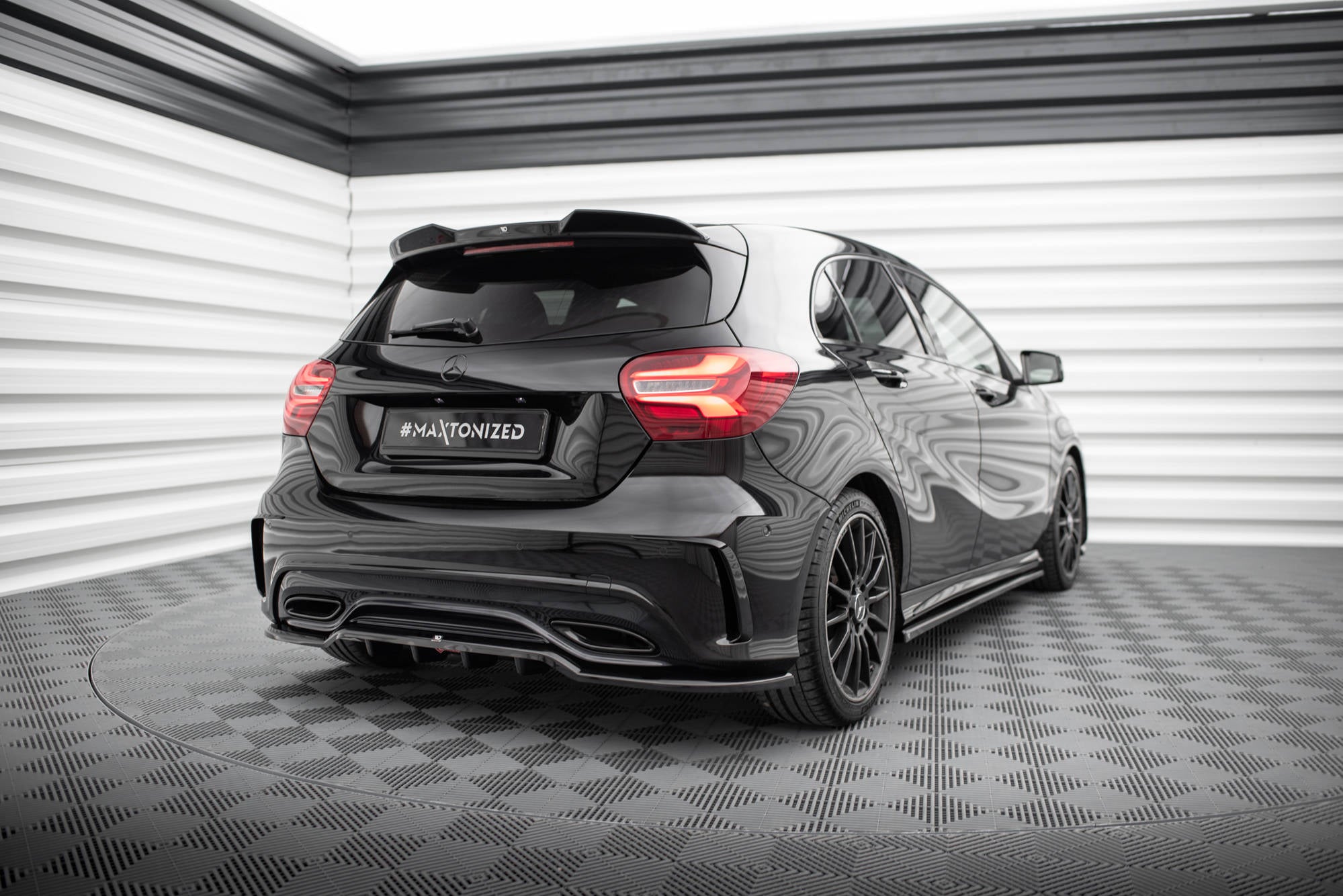Rear splitter (with vertical bars) mercedes-benz a amg-line w176 facelif