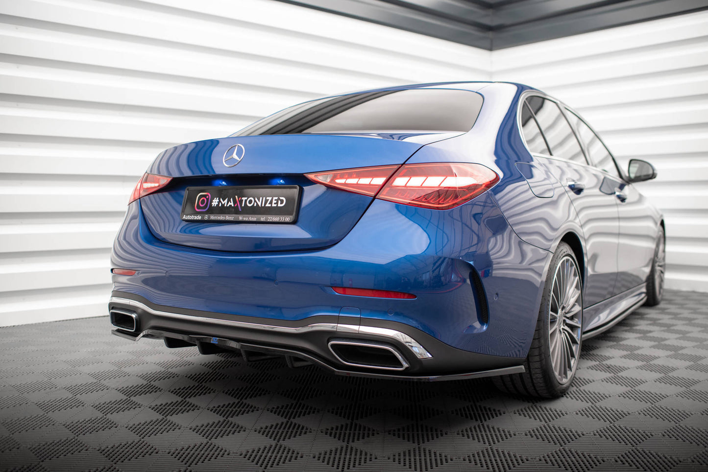 Takaosaston (pystysuorien tankojen kanssa) Mercedes-Benz C AMG-Line W206